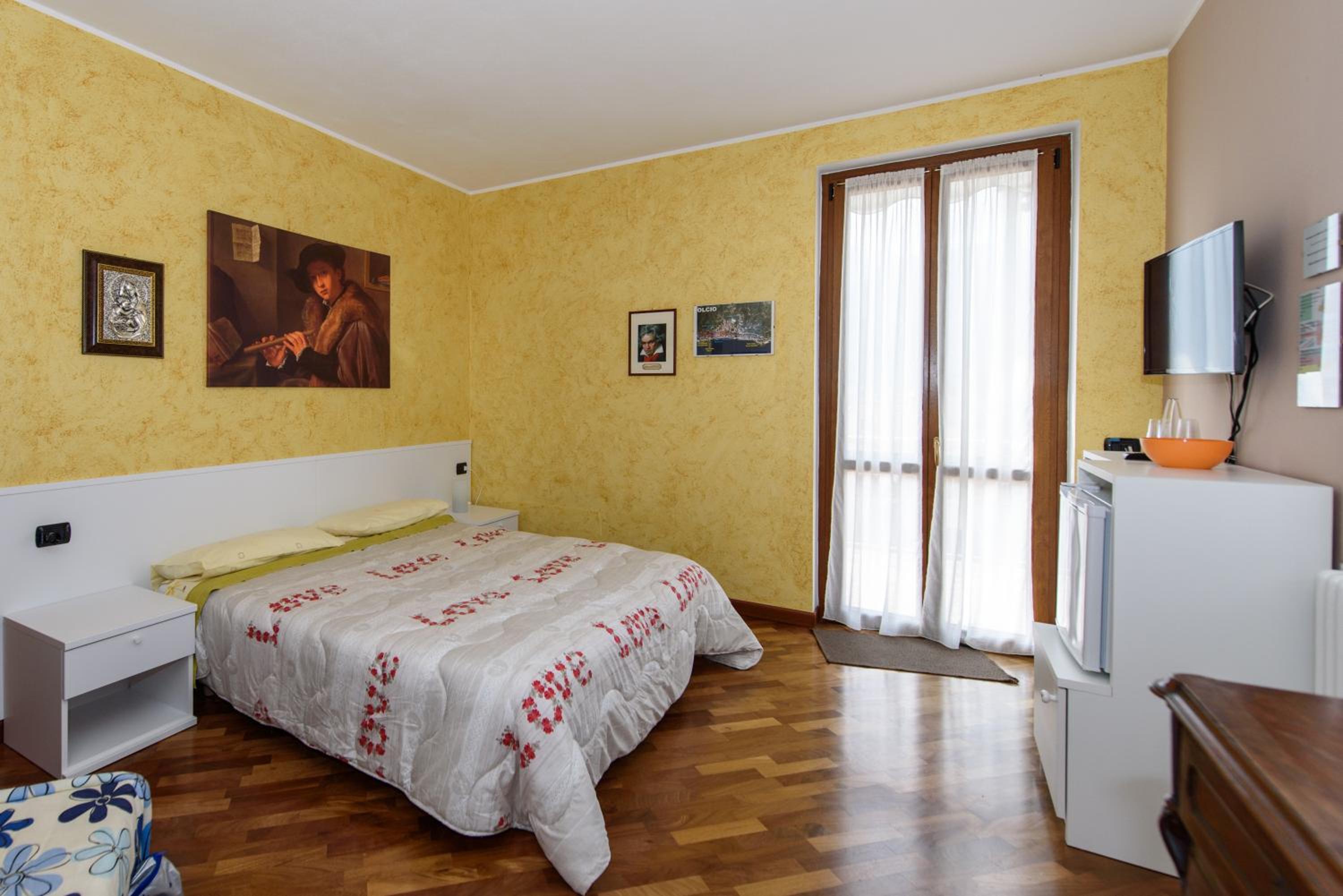 Double Room with Terrace and Lake View