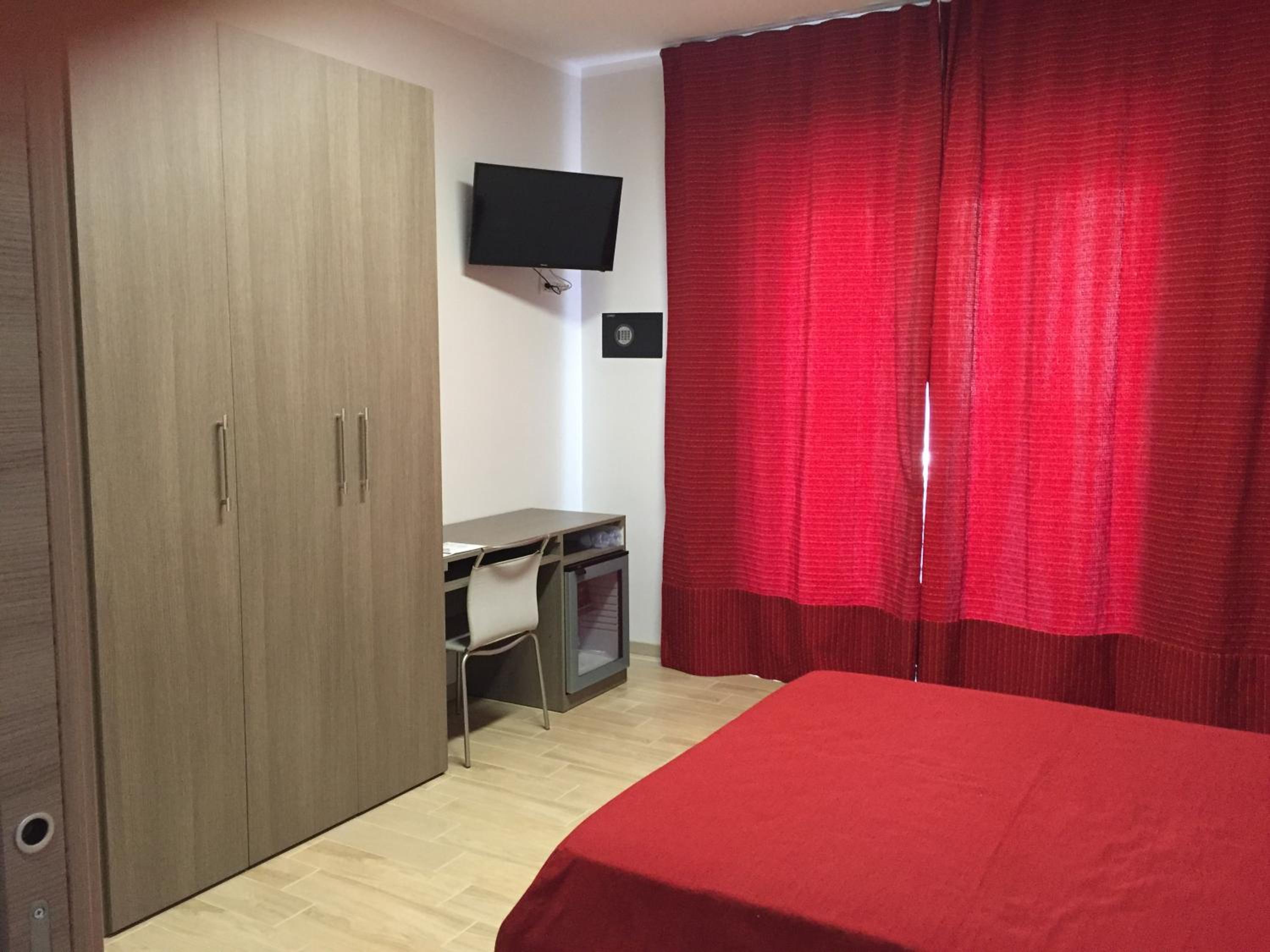 Queen Room with Balcony photo 3