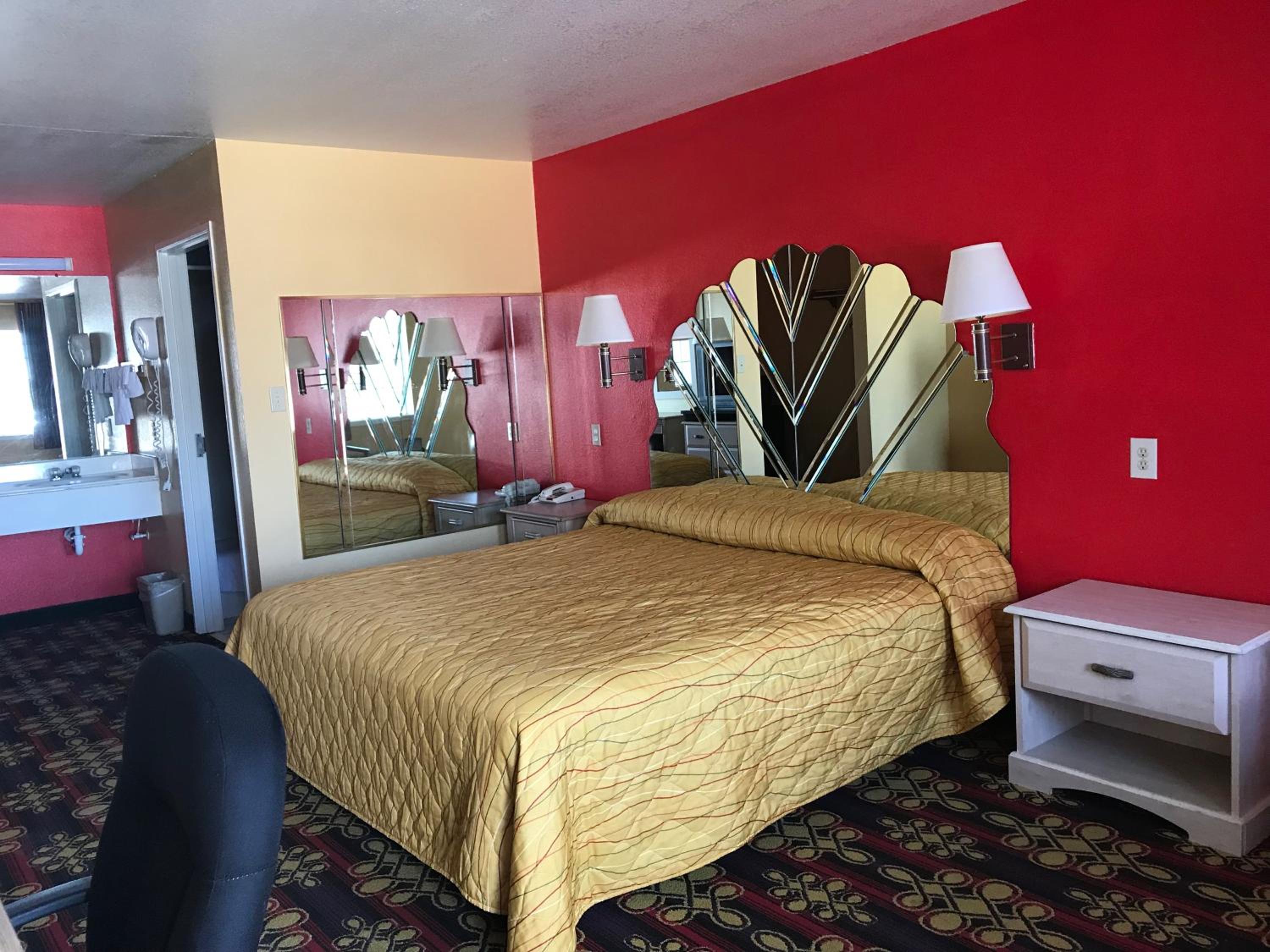2 Queen Beds Non-Smoking photo 3