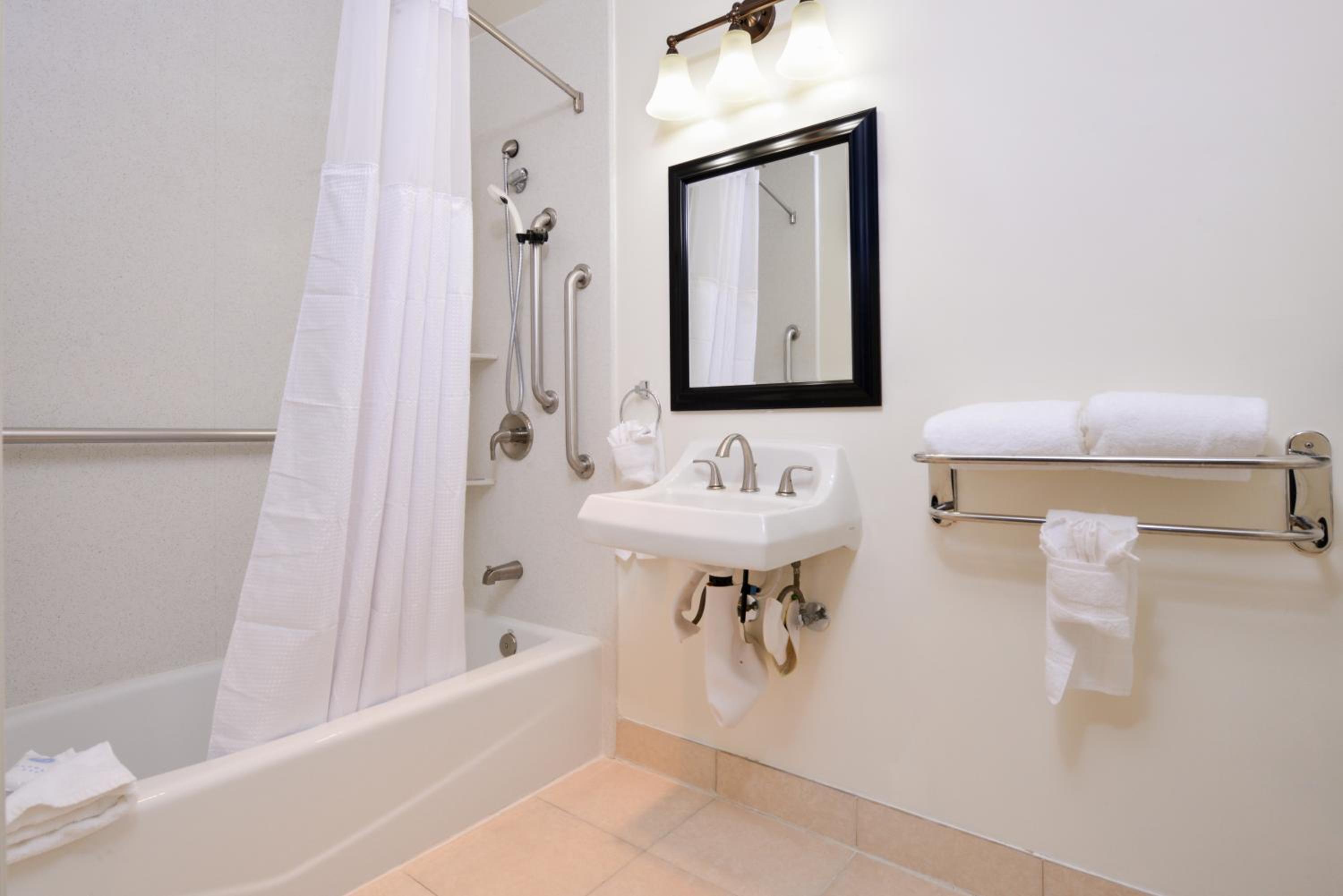 King Room with Bath Tub - Disability Access/Non-Smoking