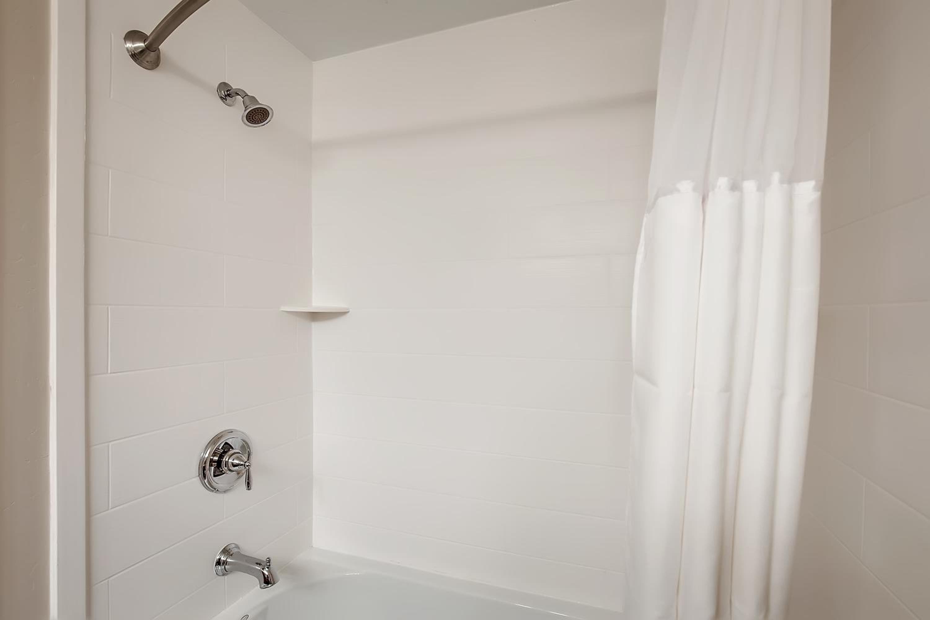 Deluxe King Room - Photo 2