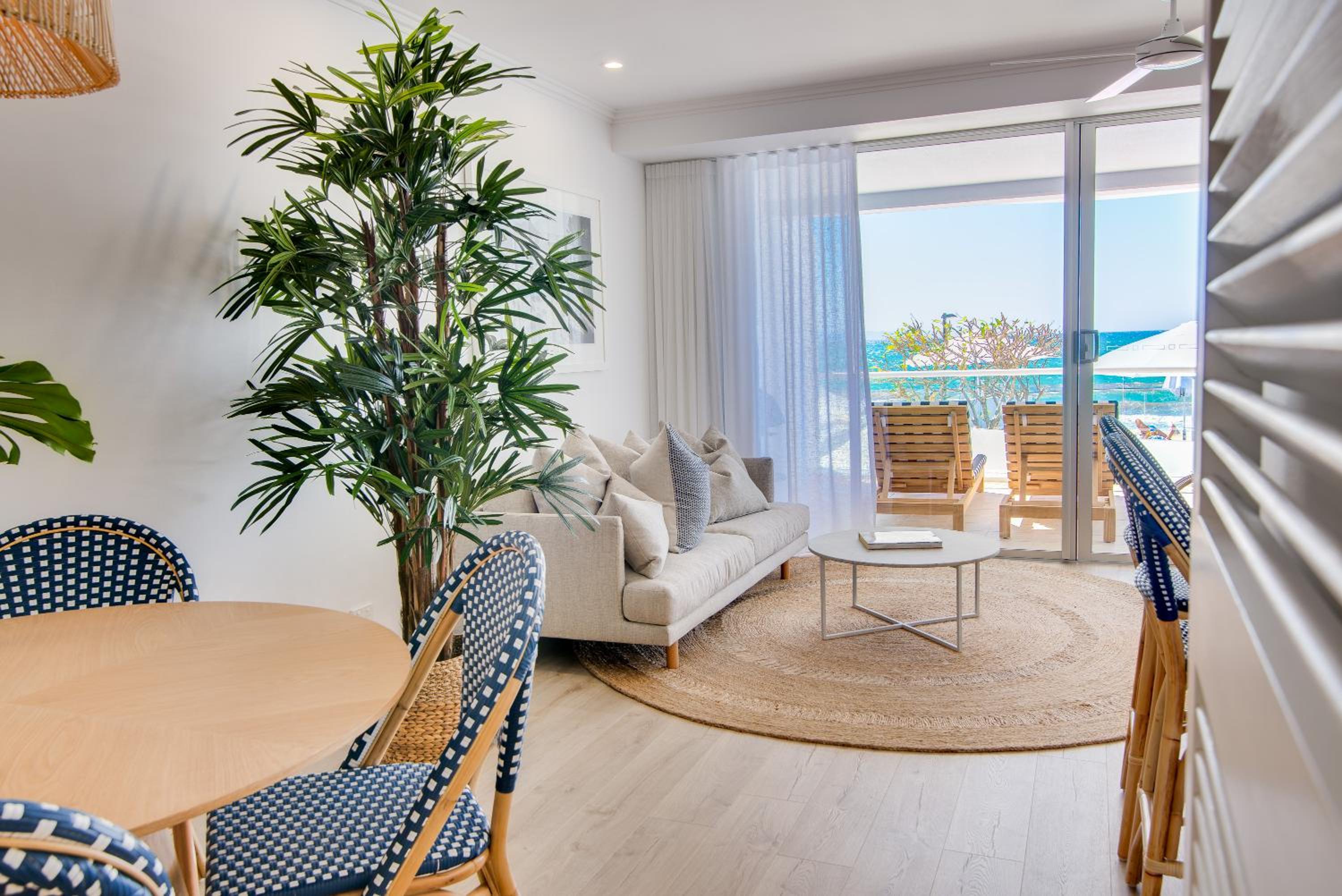Deluxe Two Bedroom Beachfront Apartment