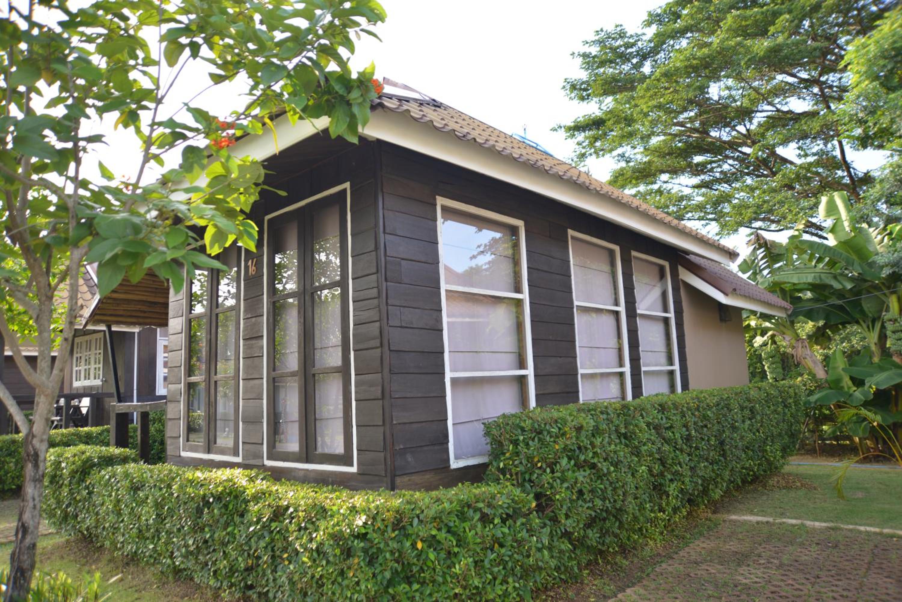 Deluxe Bungalow photo 2