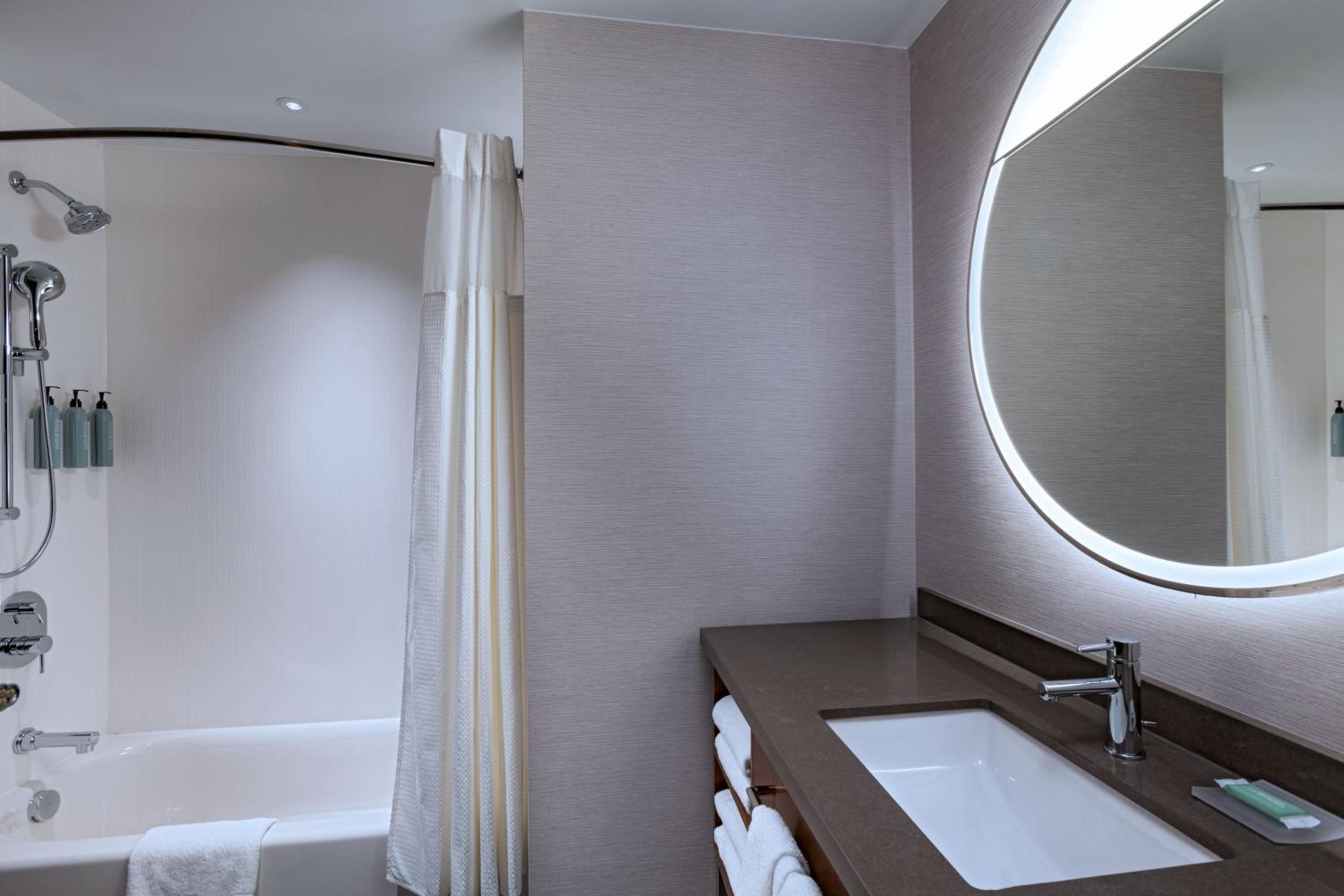 Queen Room with Two Queen Beds and Sofa Bed photo 3