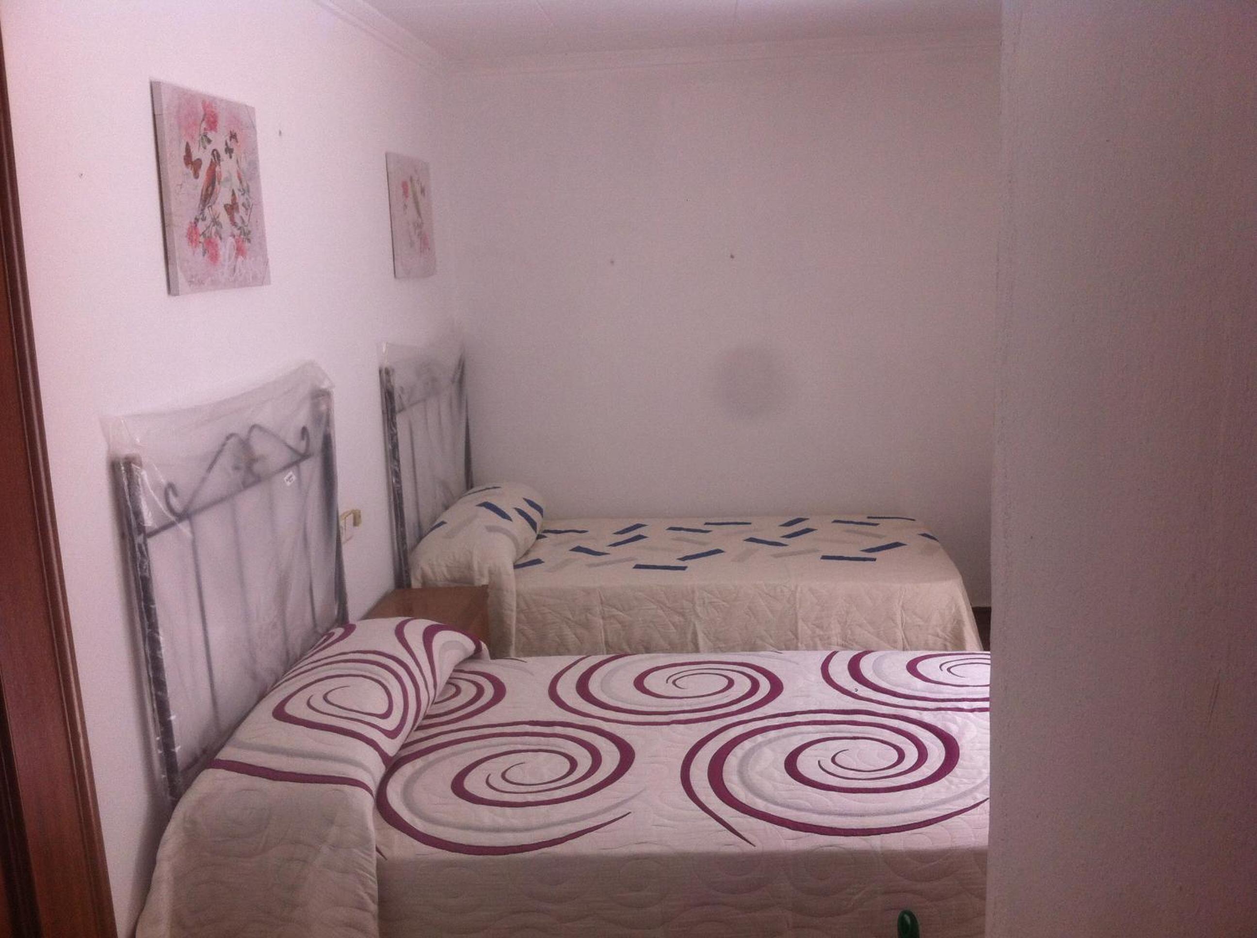 Twin Room with Bathroom photo 2