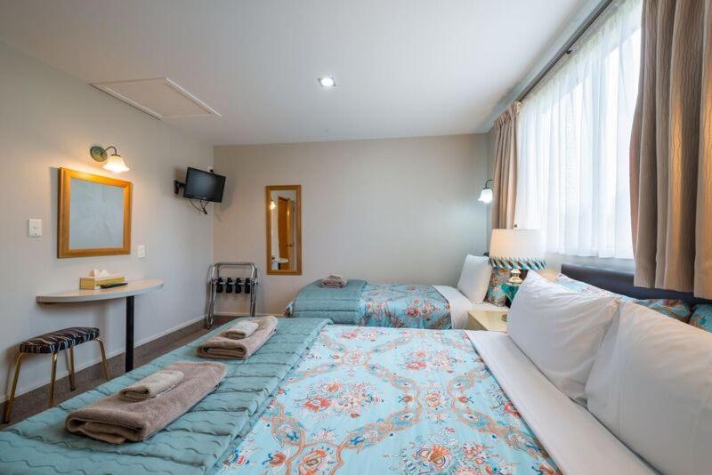 Deluxe One-Bedroom Apartment - Photo 11