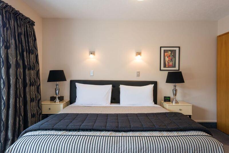 King Studio with Sofa Bed - Photo 5