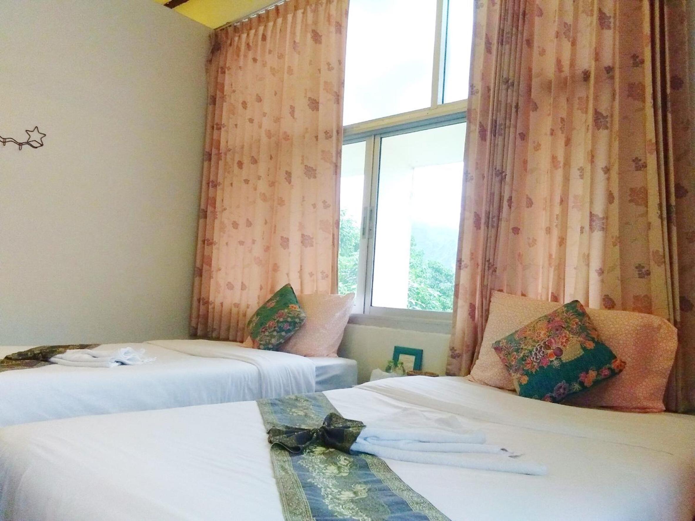 Standard Twin Room - Photo 6