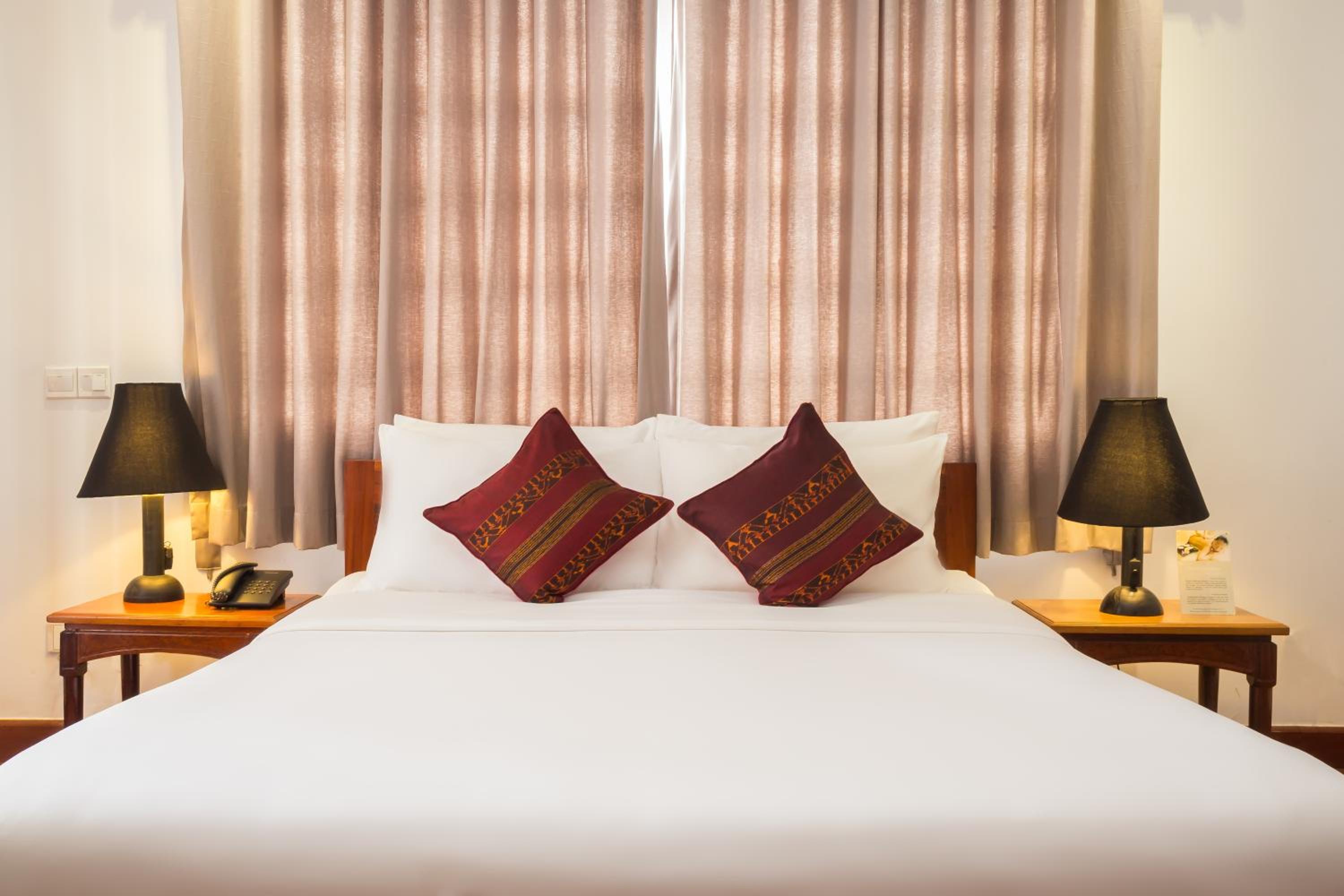 Super Deluxe Double Room with Balcony - Photo 4