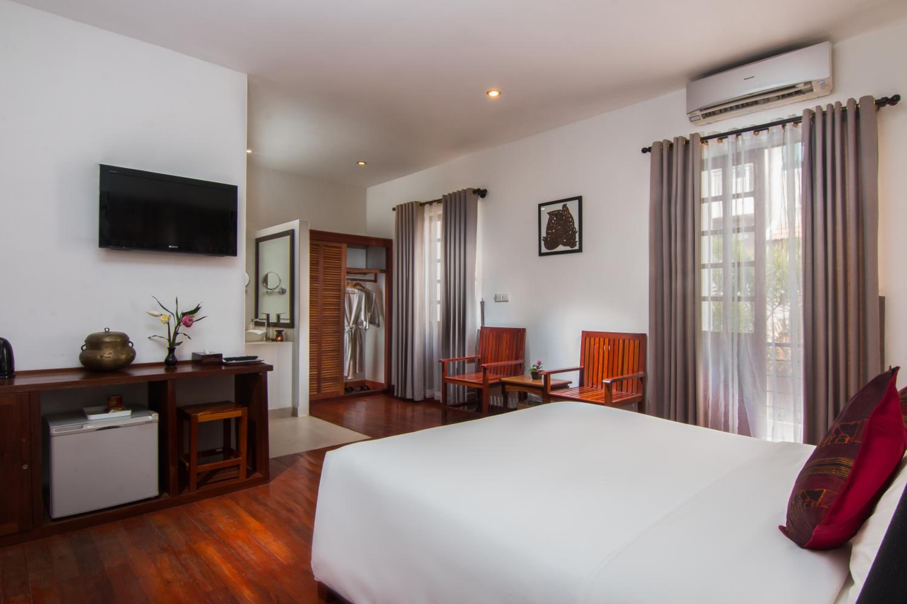 Super Deluxe Double Room with Balcony - Photo 18