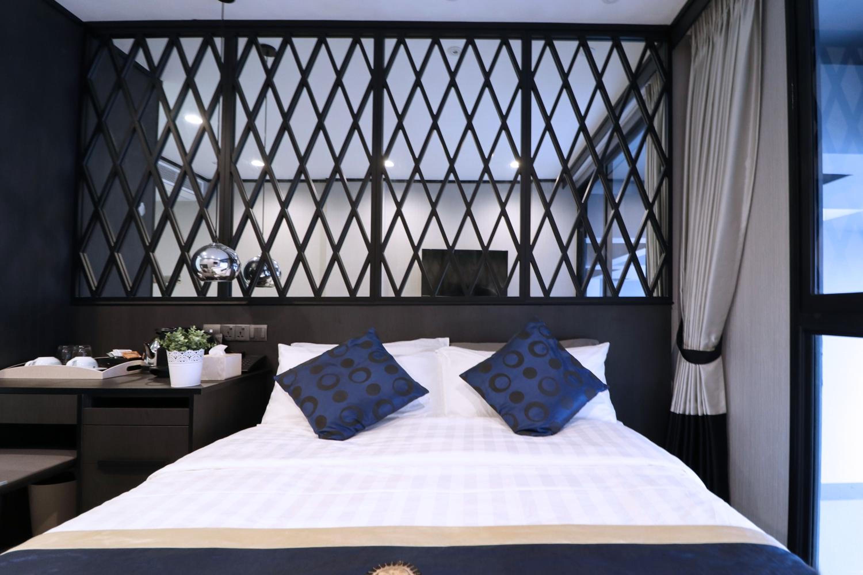 Premier Queen Room