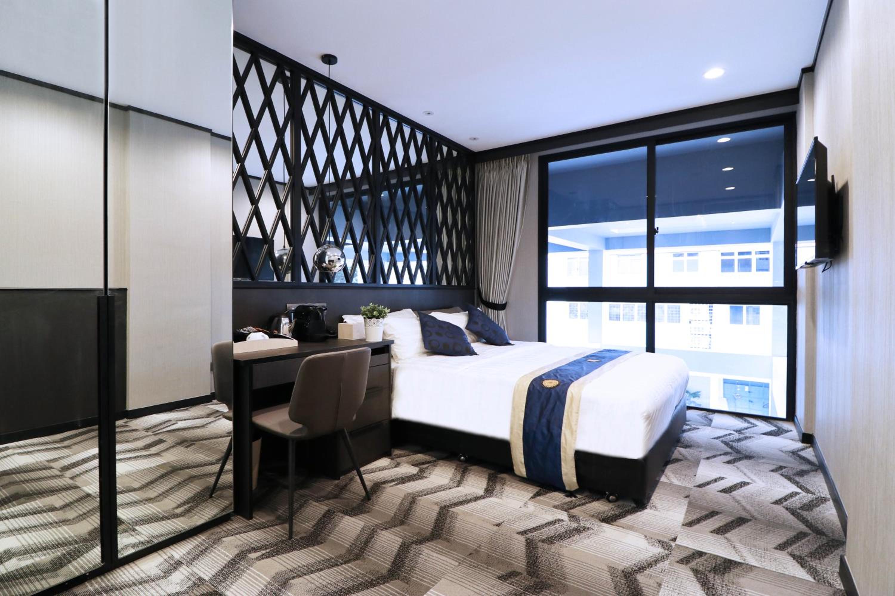 Premier Queen Room