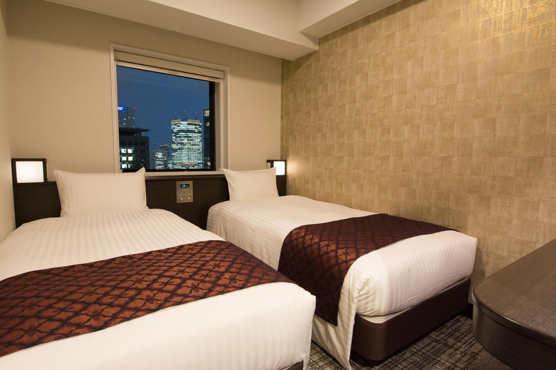 Small Twin Room - Non-Smoking