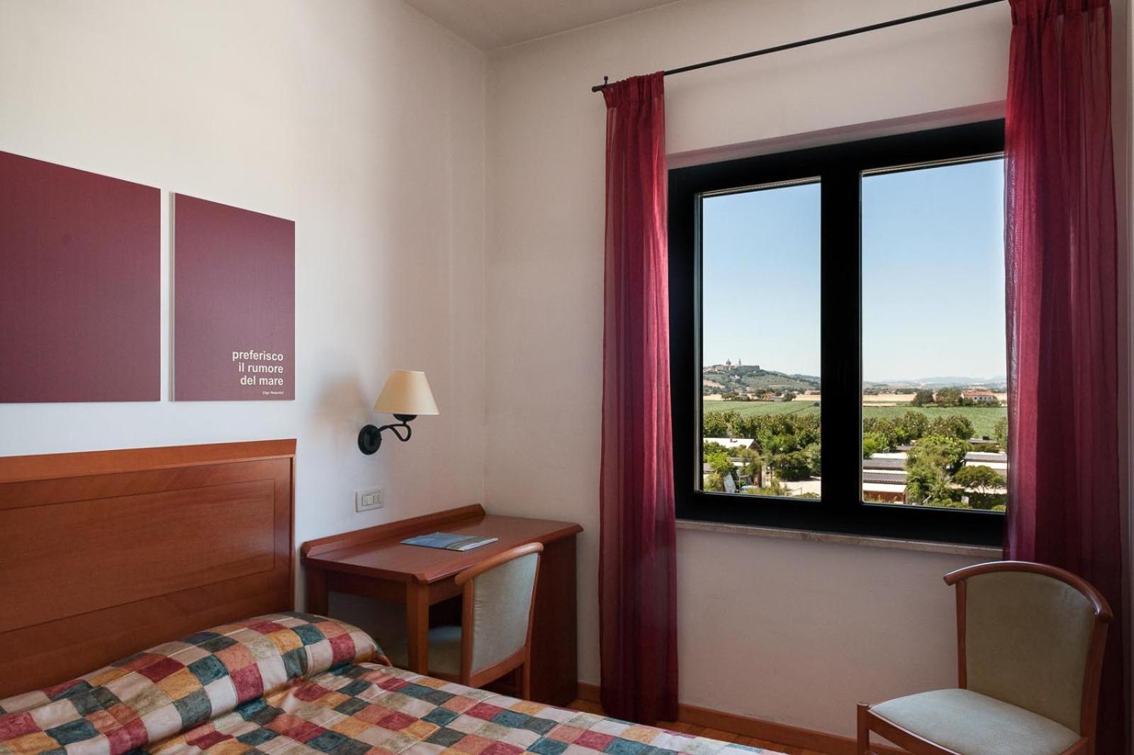 Standard Double or Twin Room photo 1