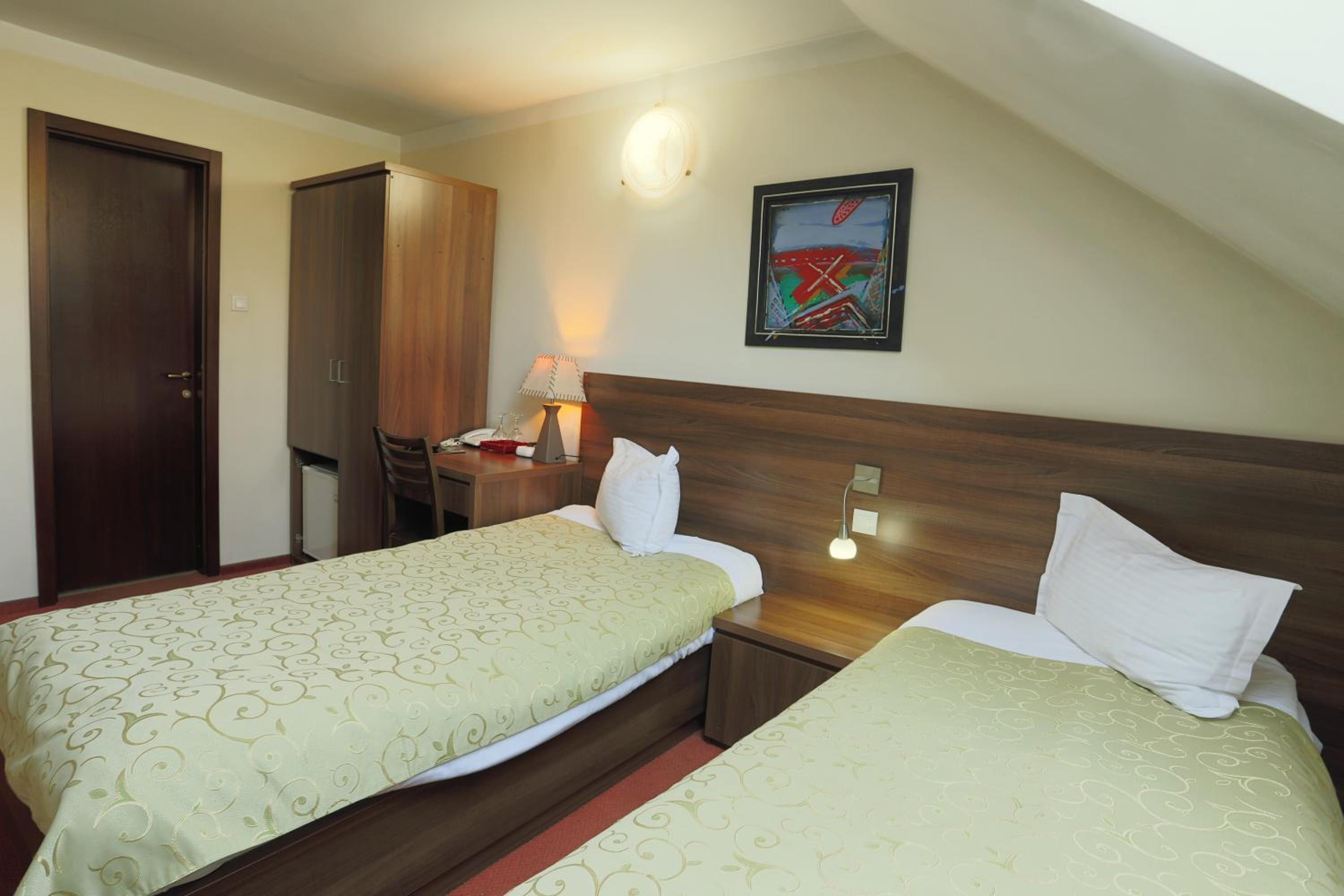Twin Room - Photo 1