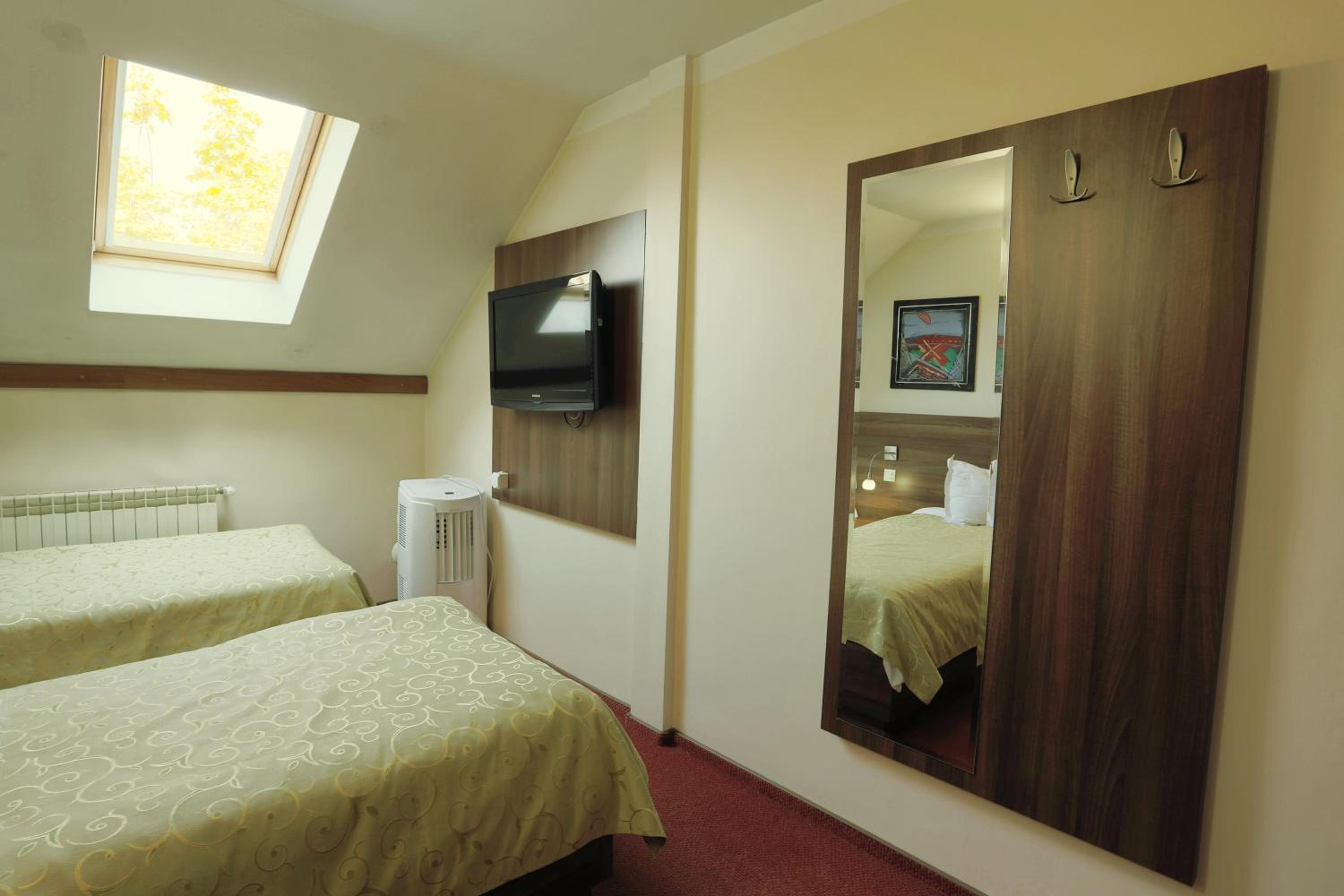 Twin Room - Photo 4