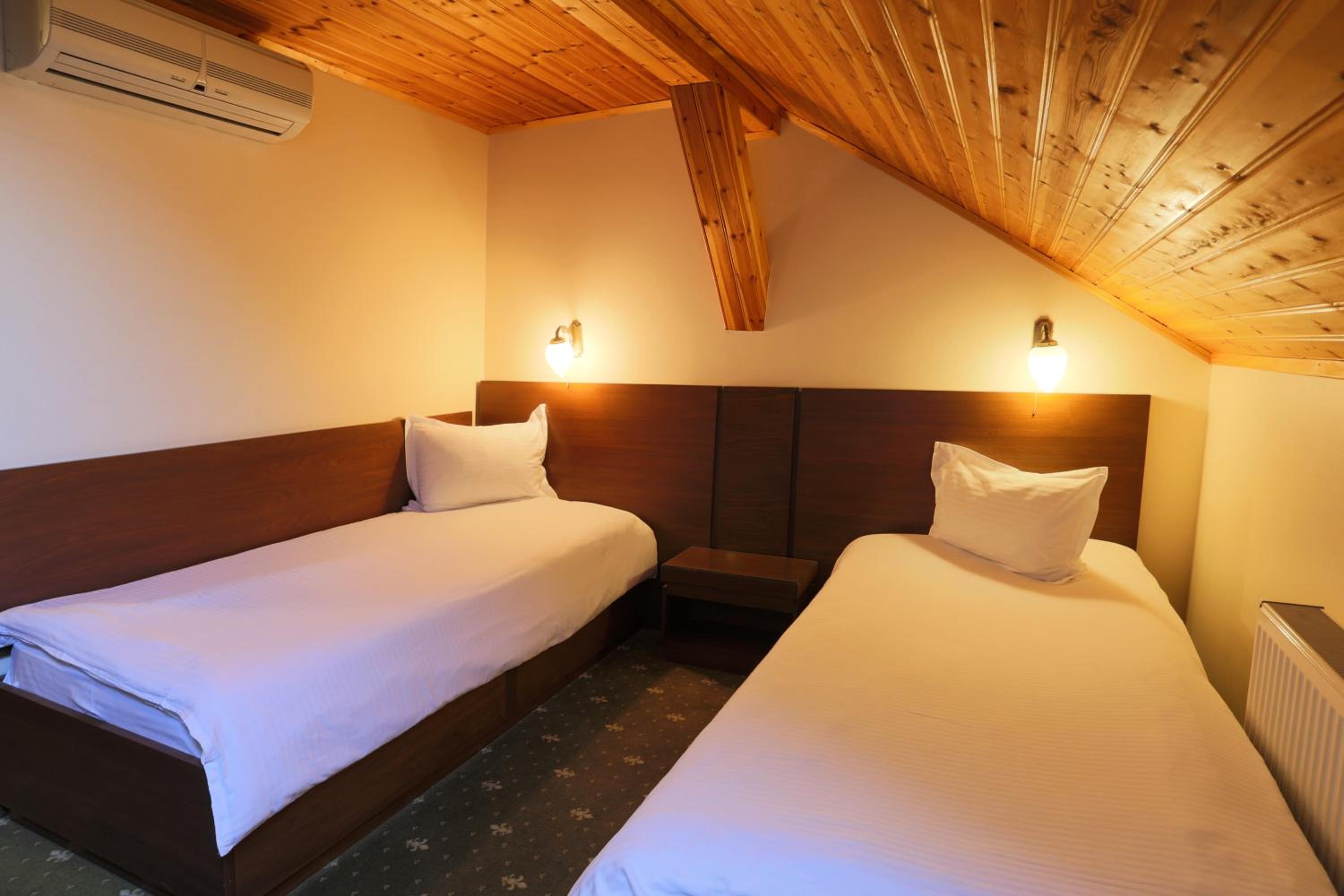 Twin Room - Photo 3
