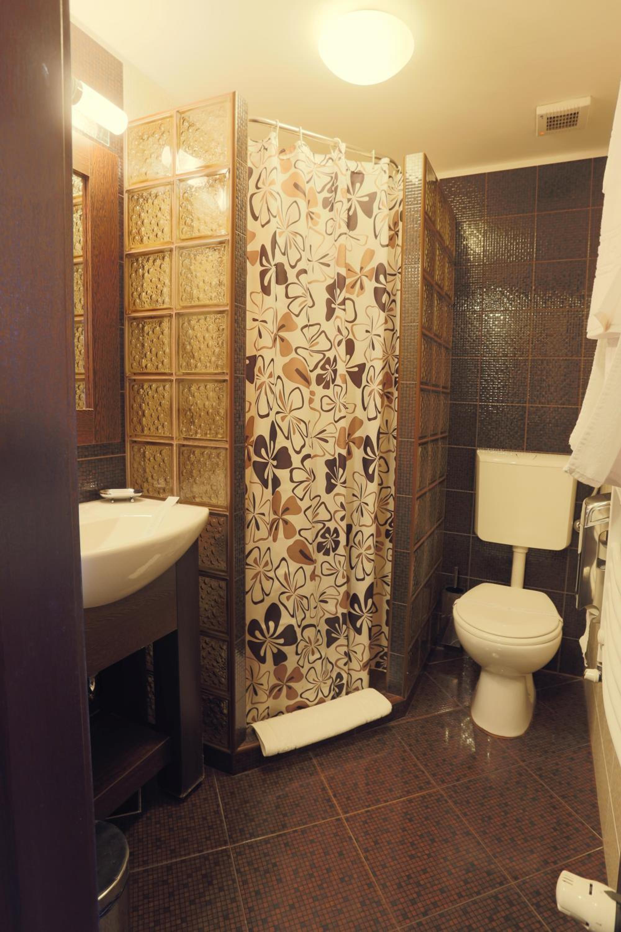 Twin Room - Photo 2