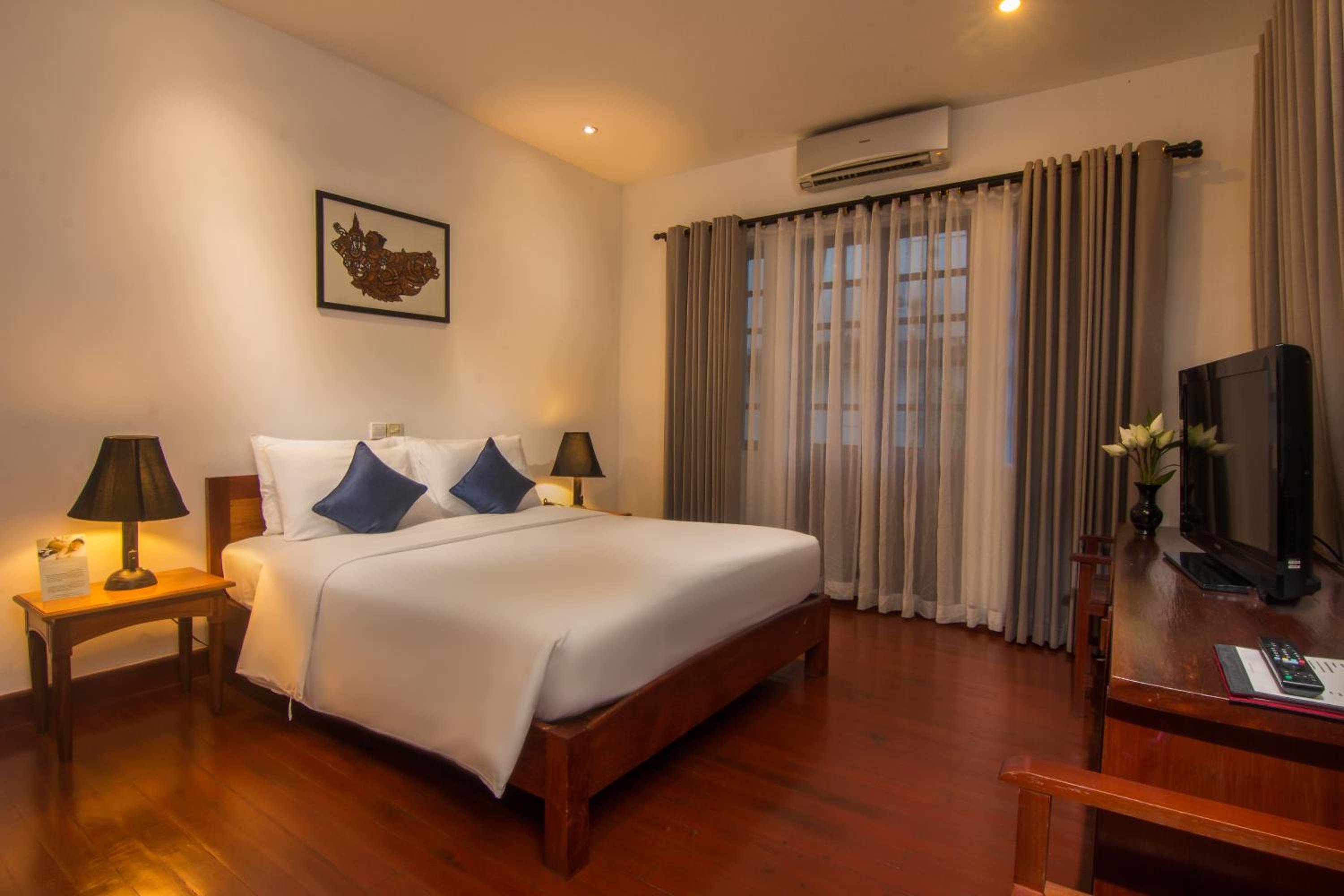 Deluxe Double Room with Balcony - Photo 2
