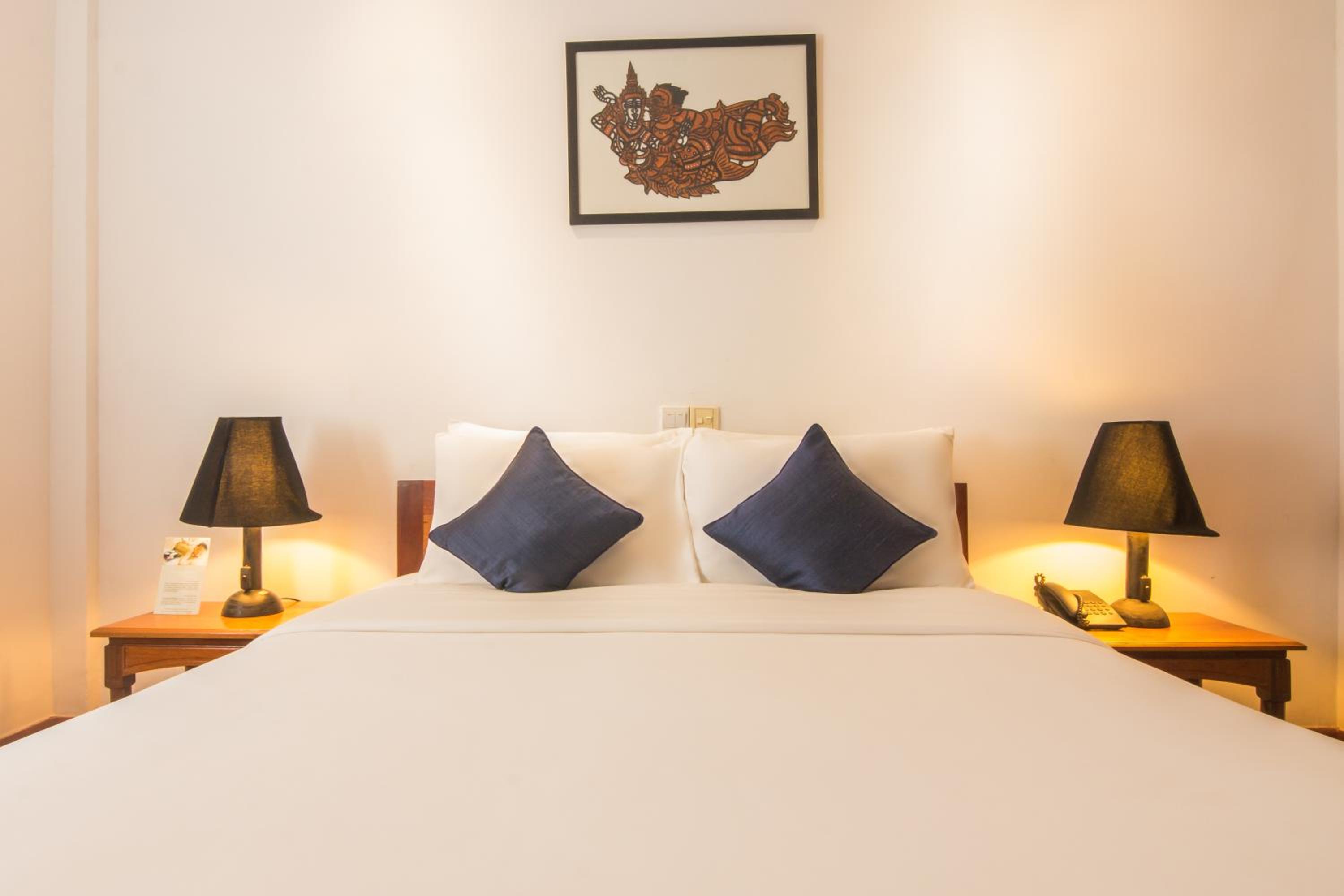 Deluxe Double Room with Balcony - Photo 4