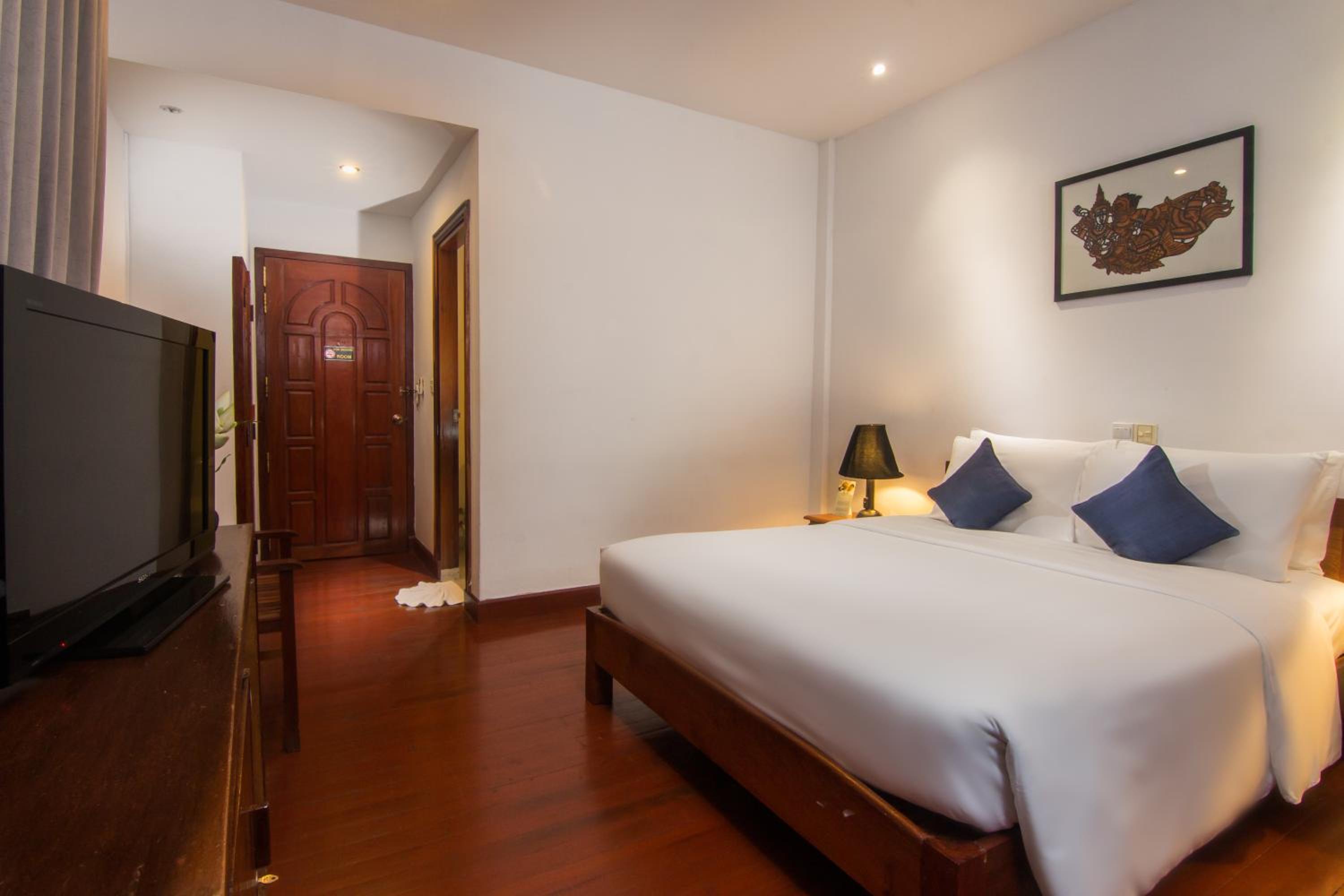 Deluxe Double Room with Balcony - Photo 3
