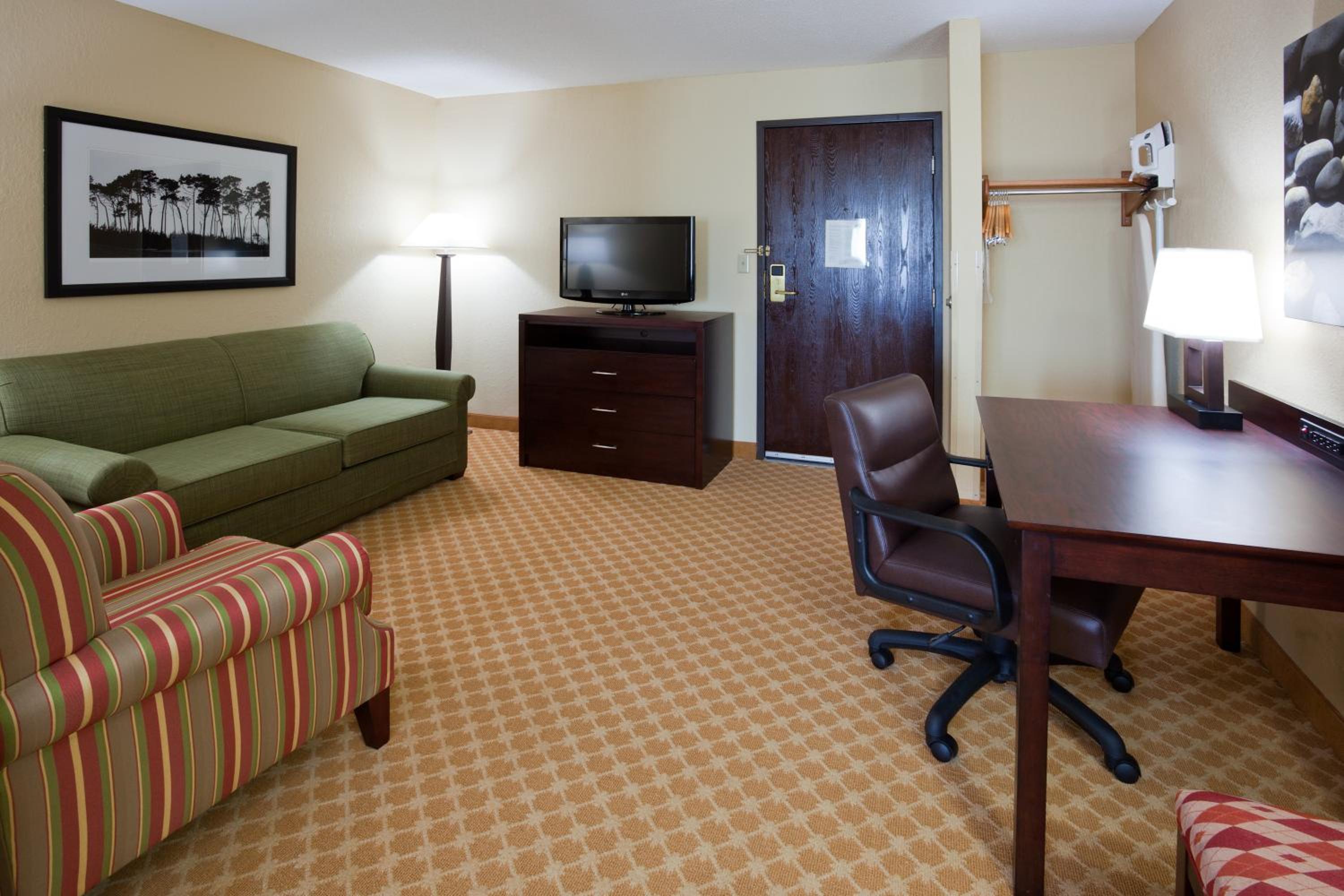 King Suite with Sofa Bed - Non-Smoking - Photo 1