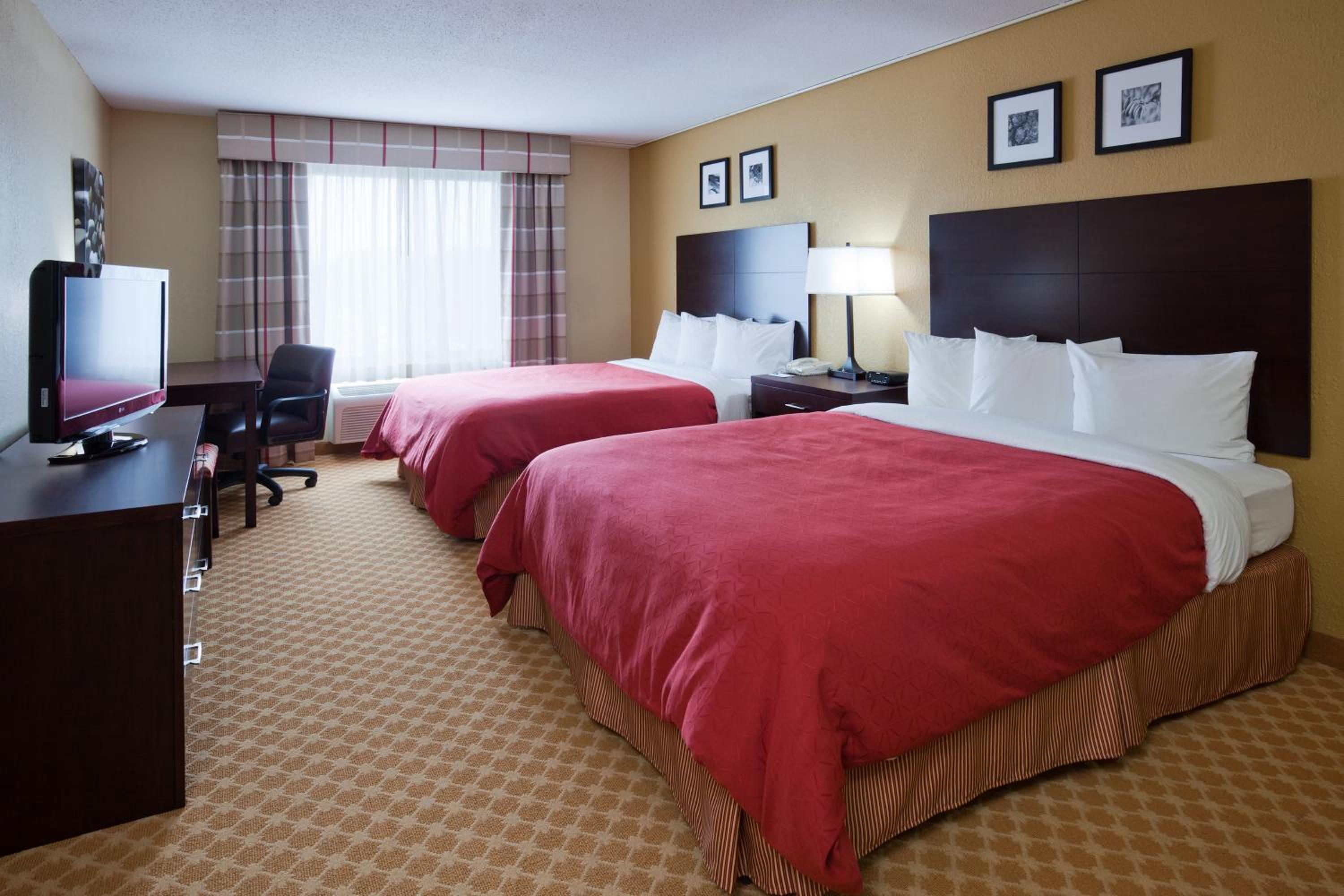 Queen Room with Two Queen Beds - Non-Smoking - Photo 1