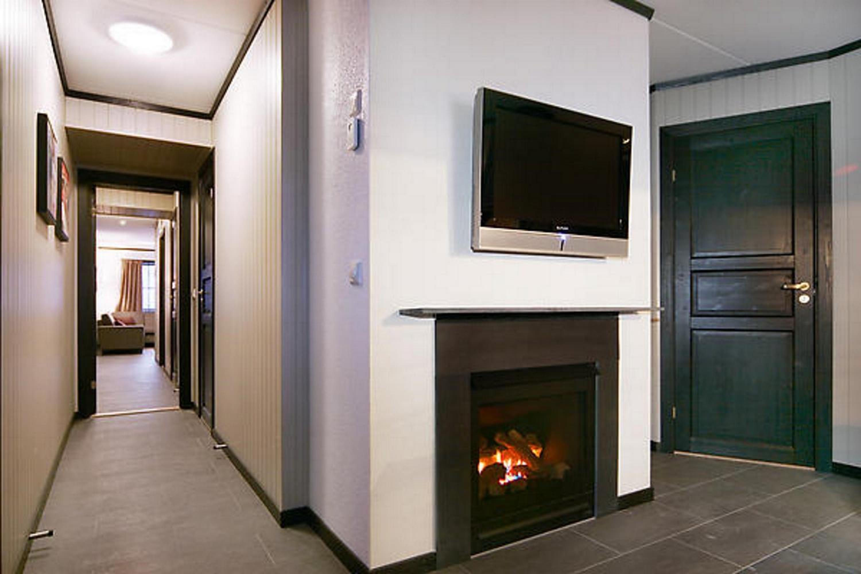 Five-Bedroom Apartment - Photo 10