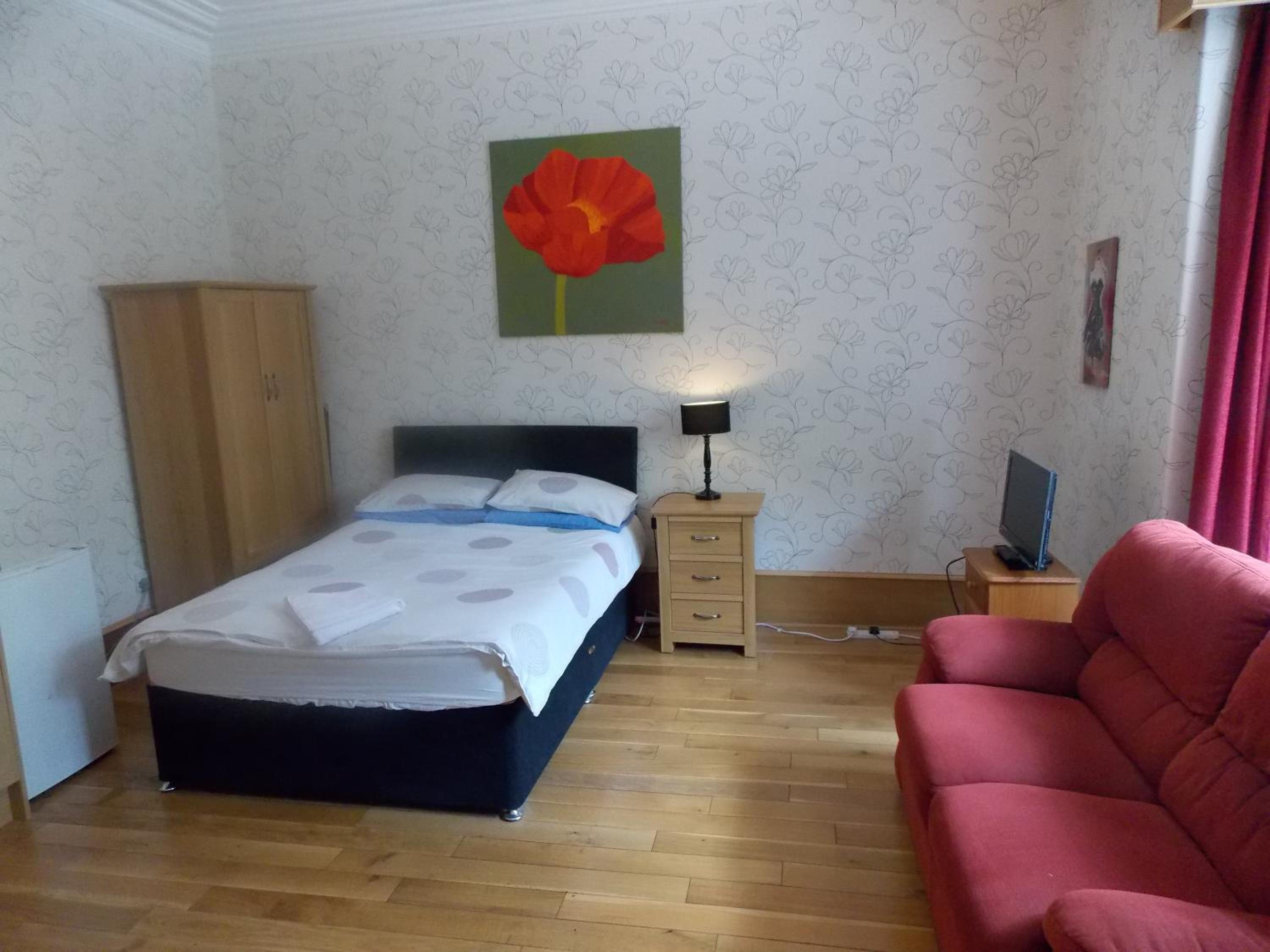 Double Room with Shared Bathroom photo 3