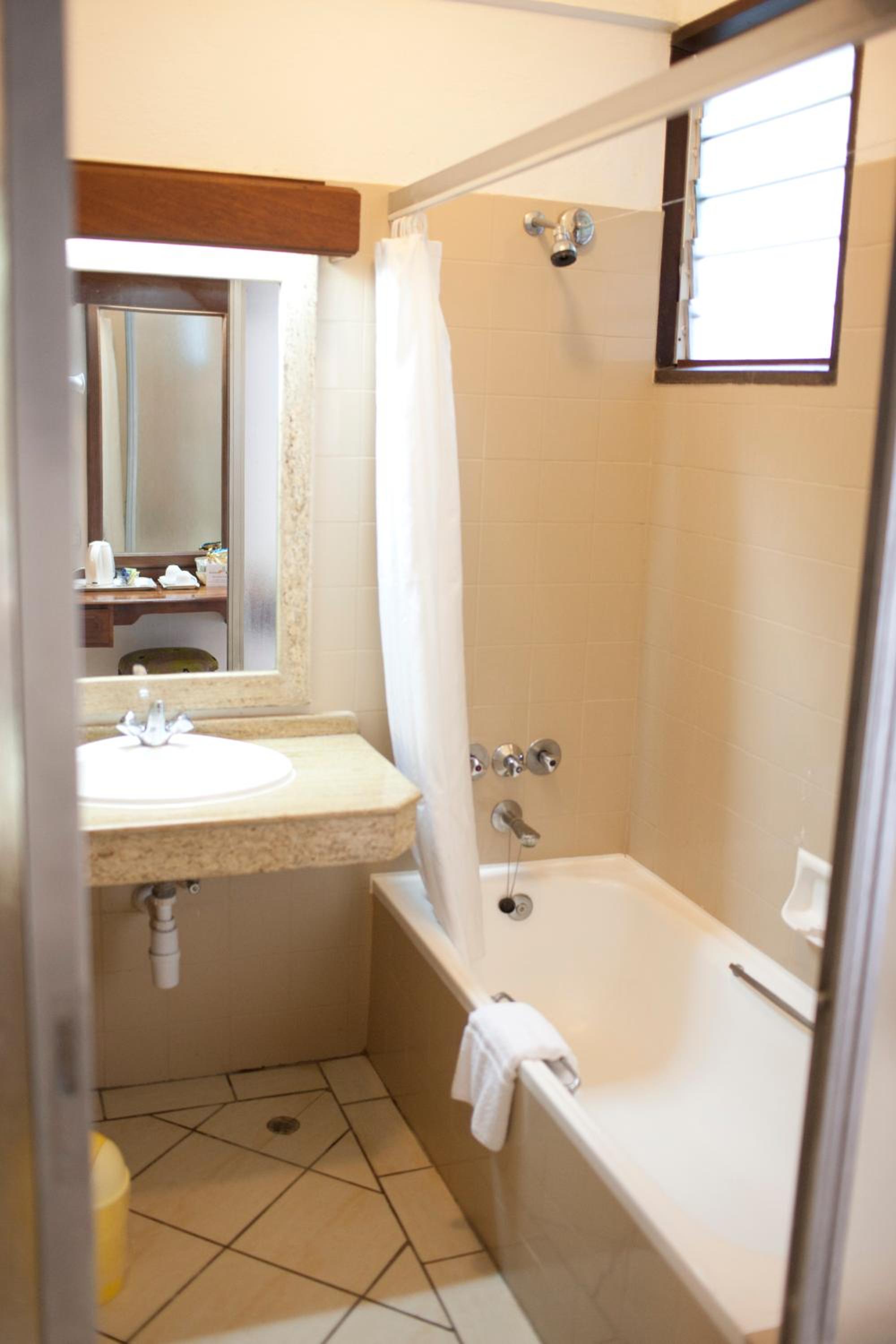 Standard Double Room - Photo 10