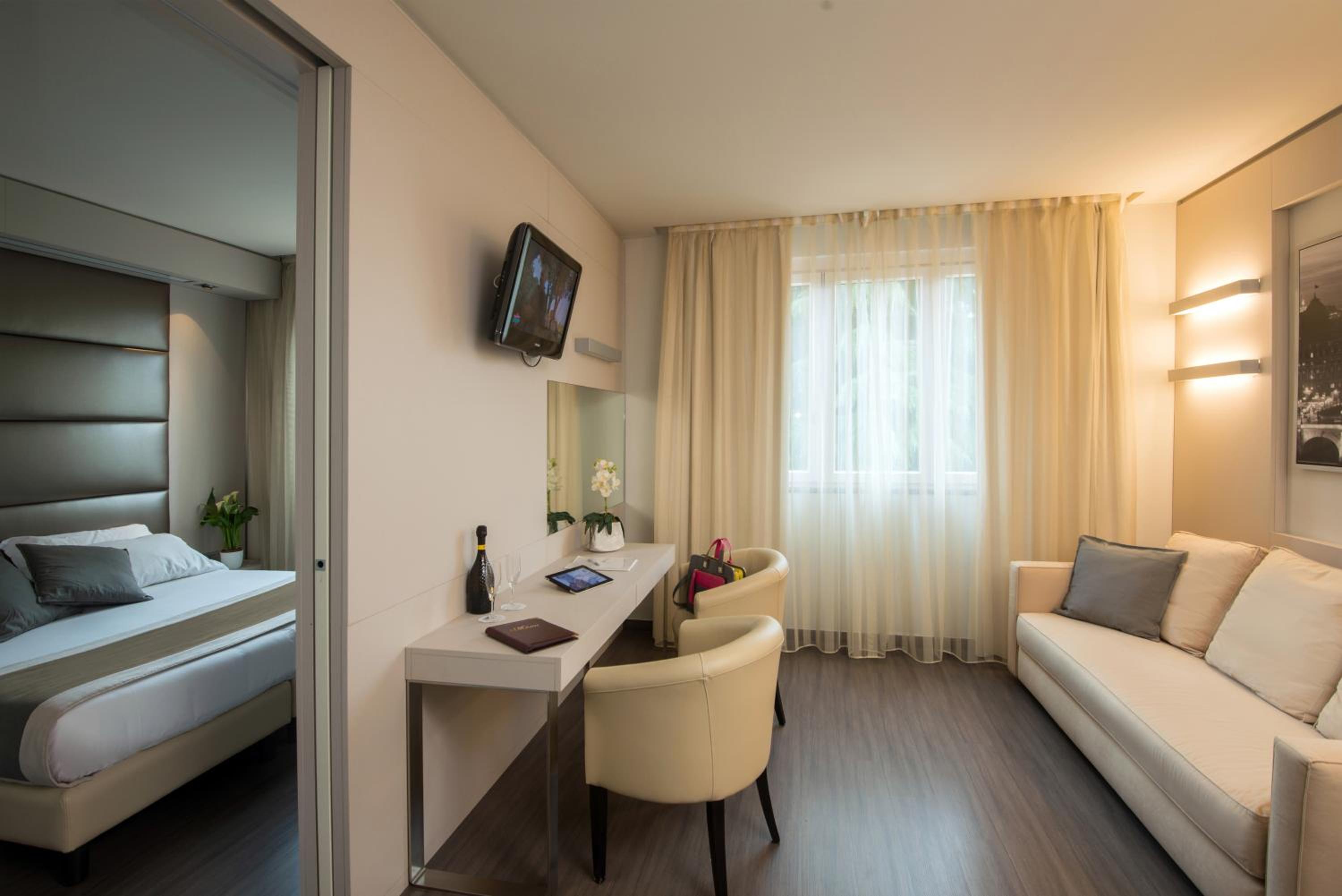 Suite - Photo 3