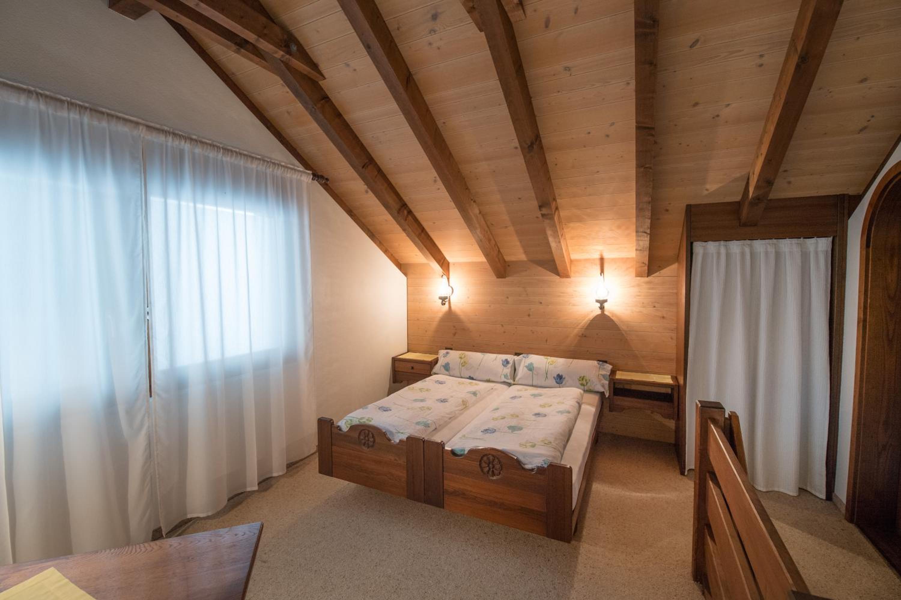 Family Room (2 Adults + 2 Children)
