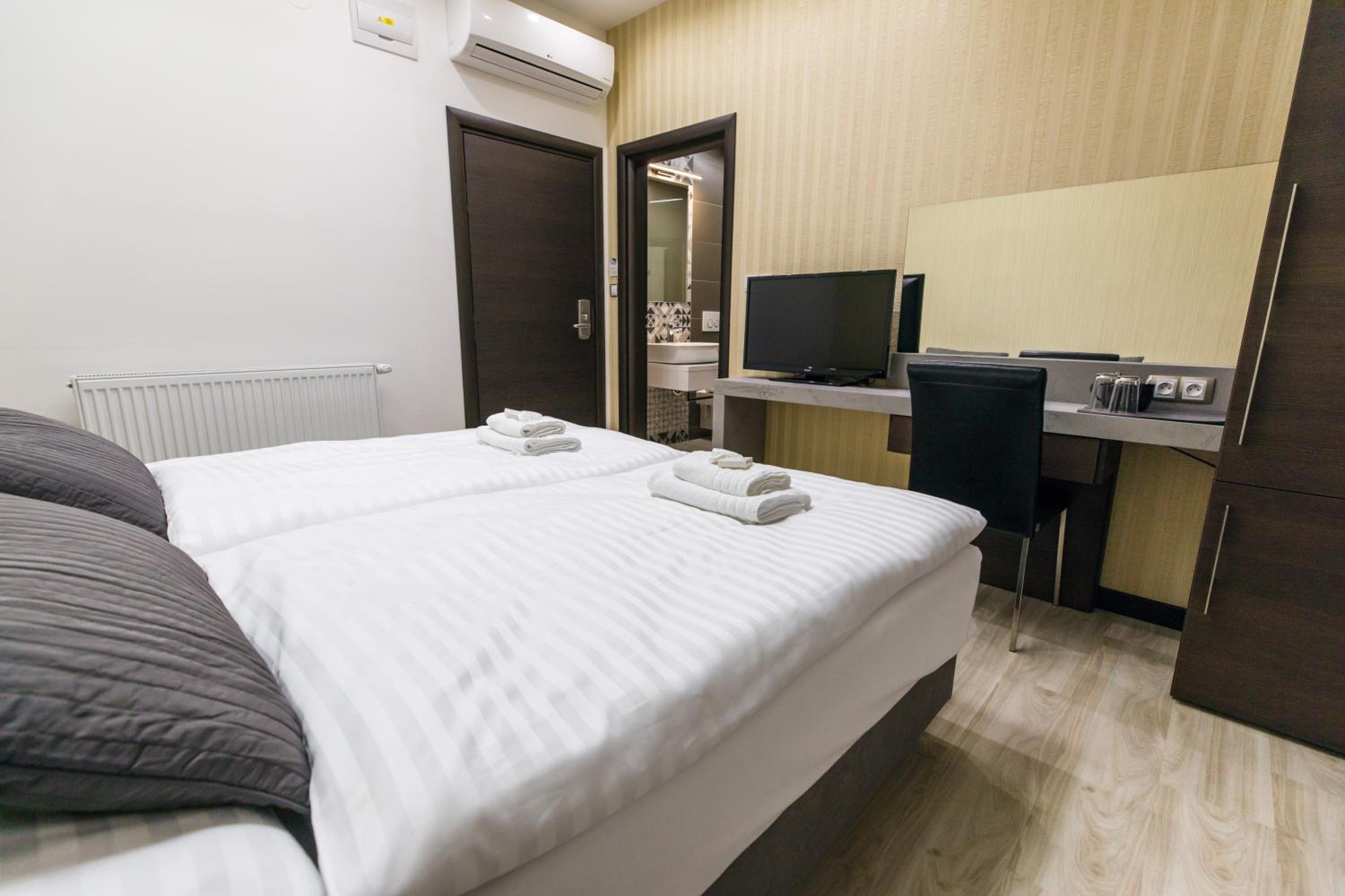 Budget Double or Twin Room photo 3