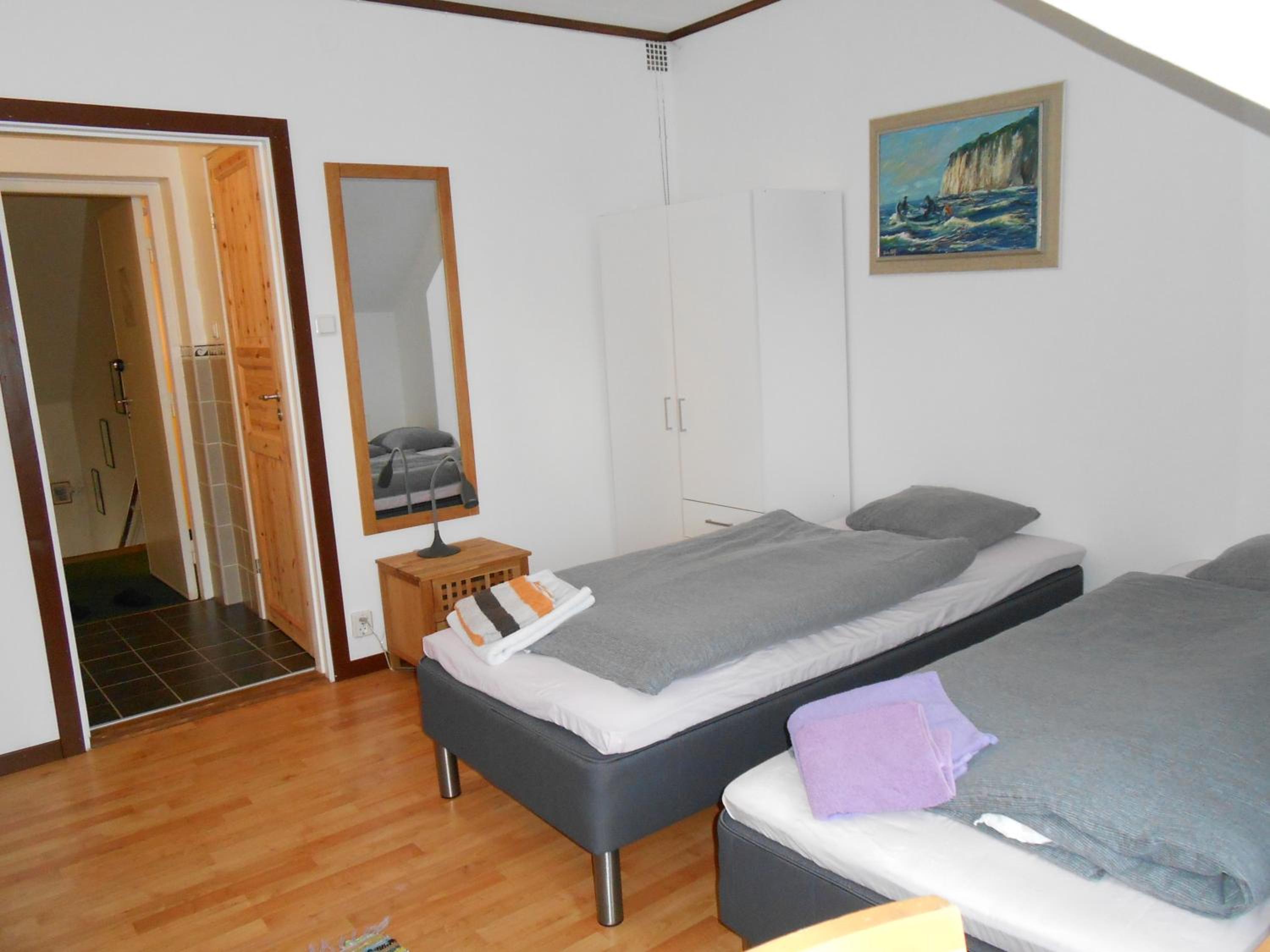 Twin Room with Bathroom photo 2