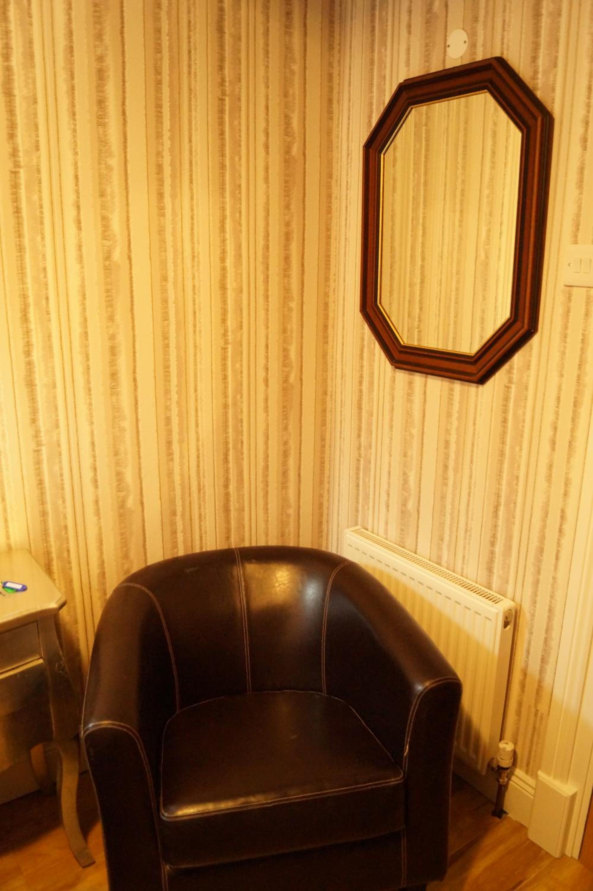Single Room with Shared Bathroom photo 2
