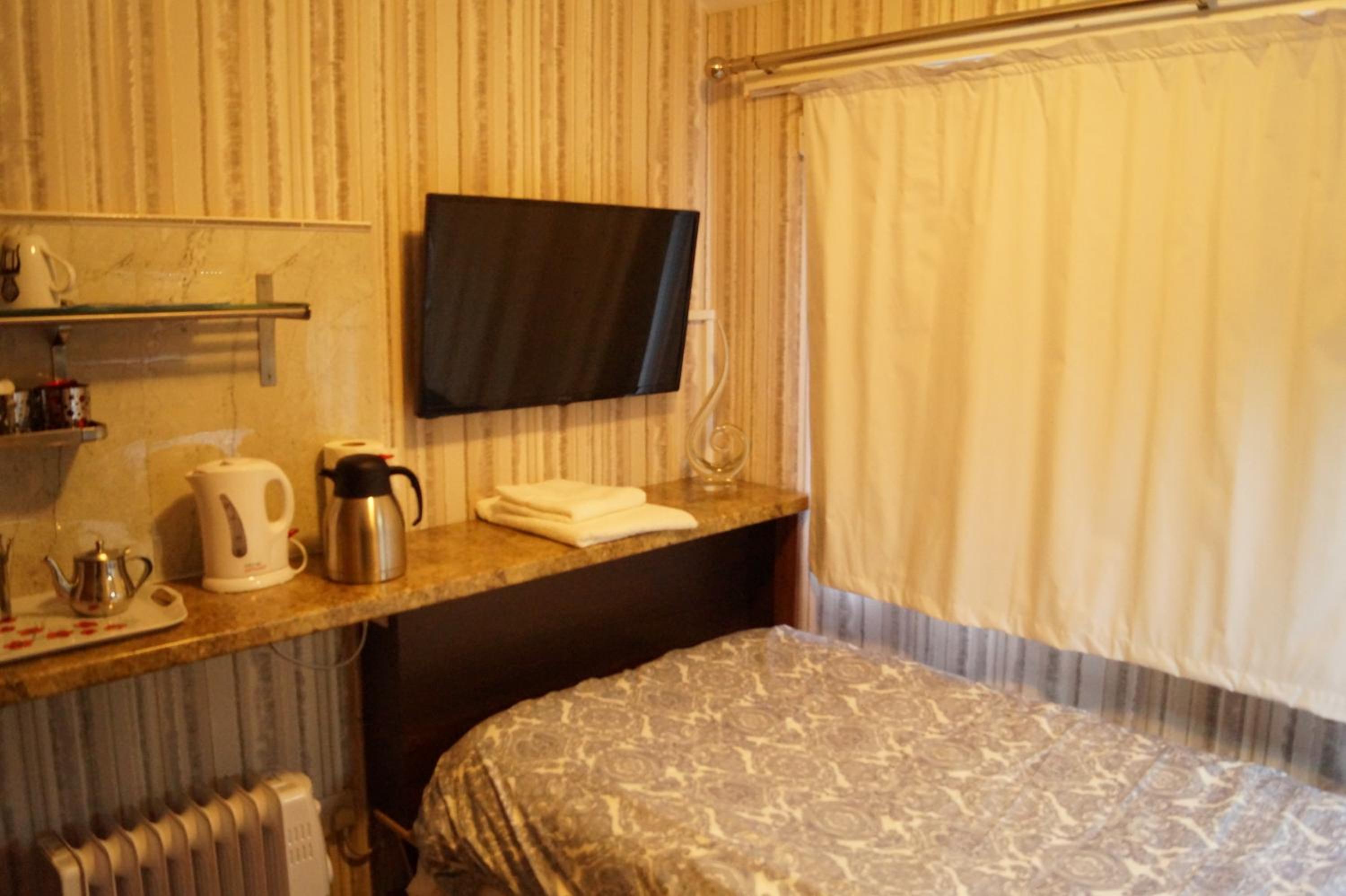 Single Room with Shared Bathroom photo 3