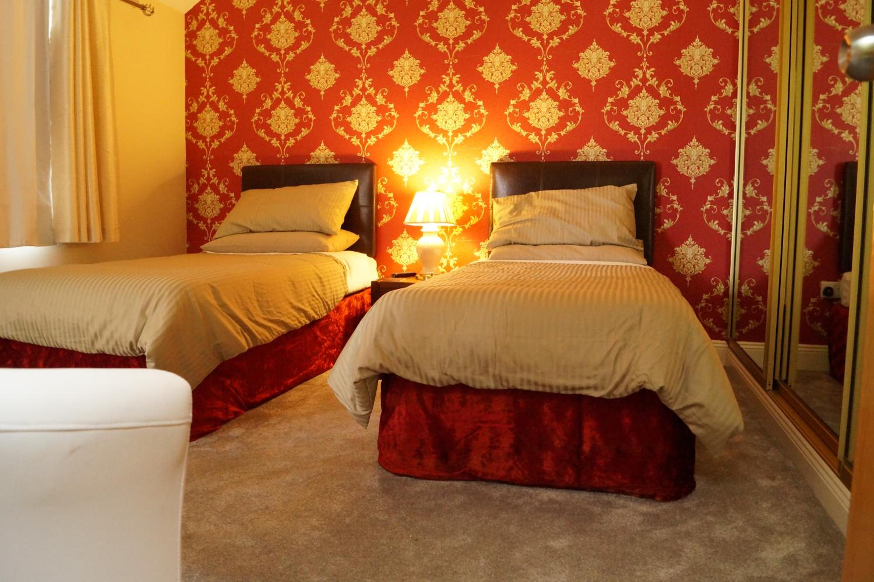 Twin Room with Ensuite  photo 3