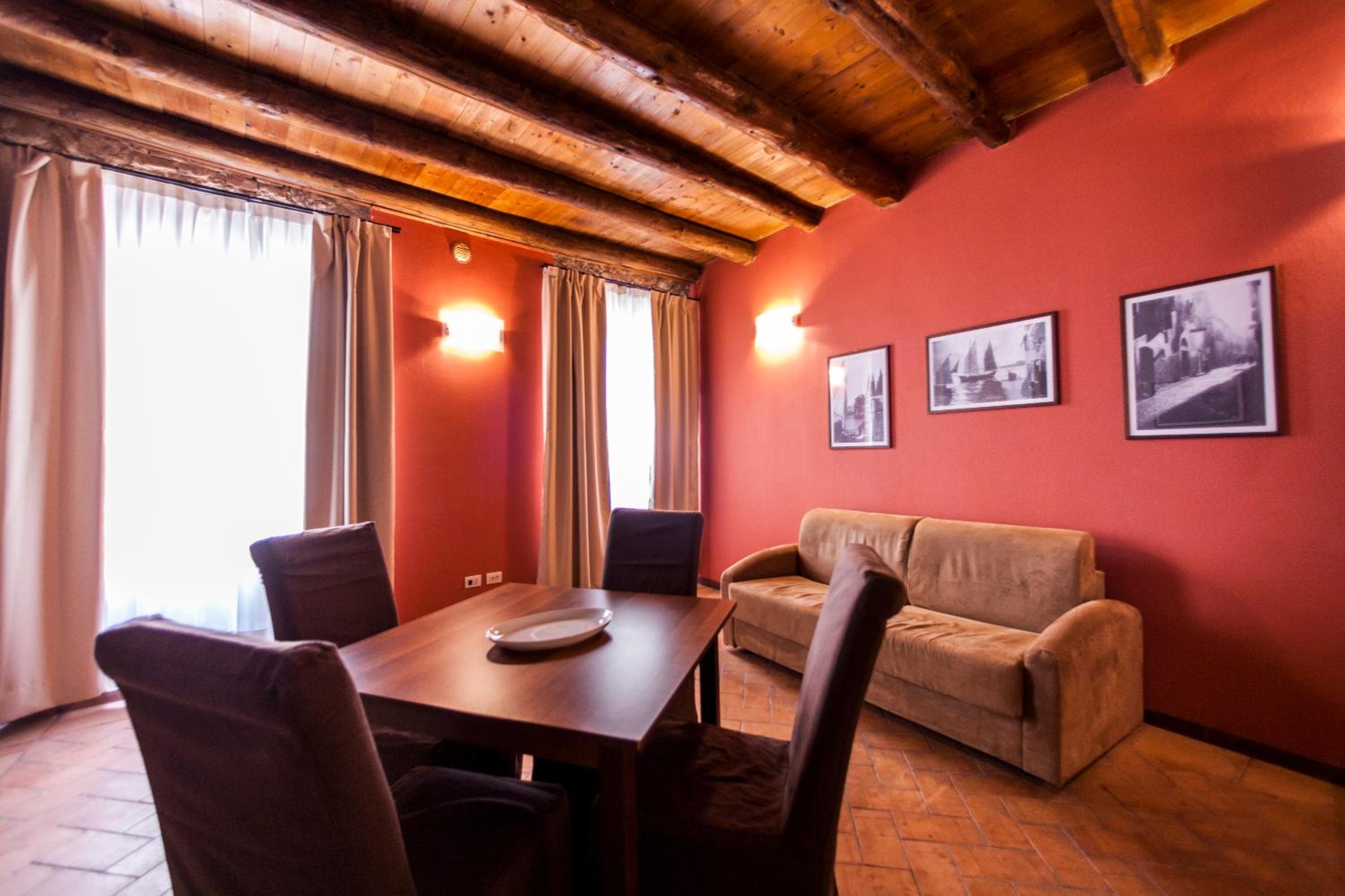 Deluxe Apartment