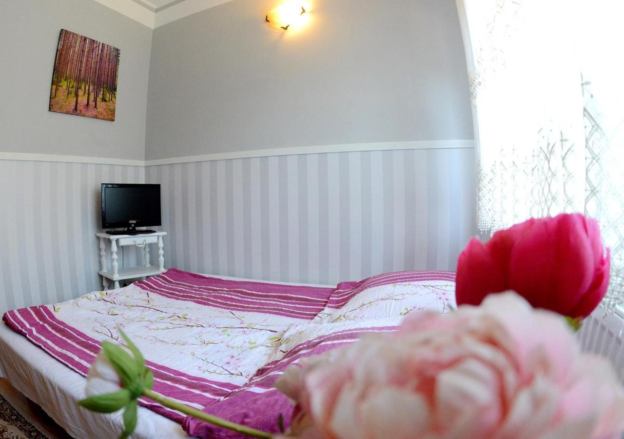 Single Room with Private Bathroom photo 2
