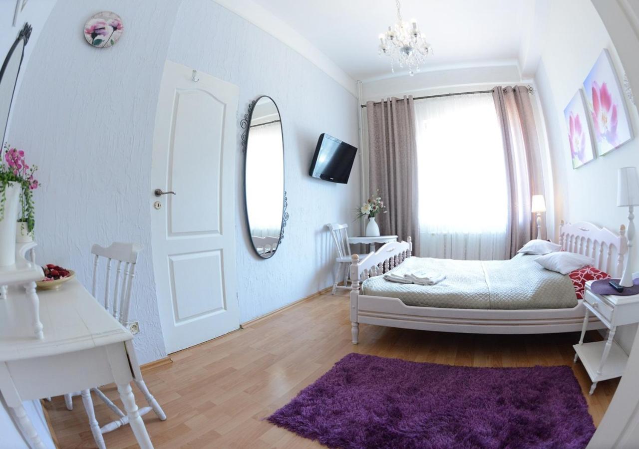 Double Room with Private Bathroom - Photo 2