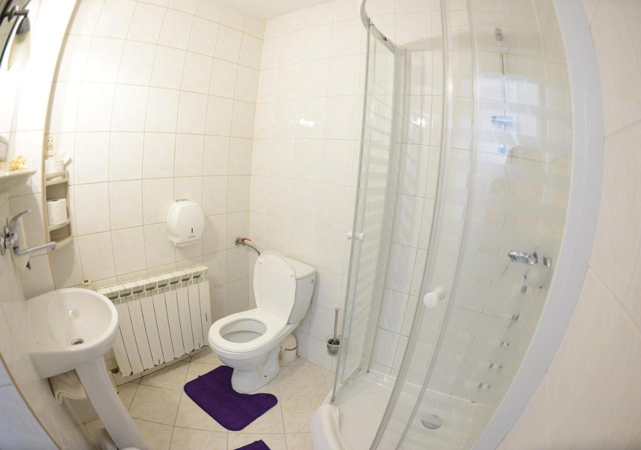 Double Room with Private Bathroom - Photo 4