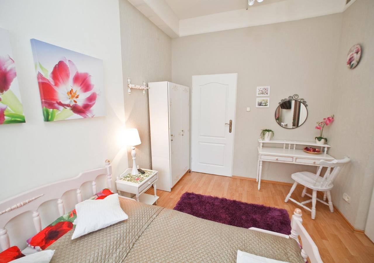 Double Room with Private Bathroom - Photo 3