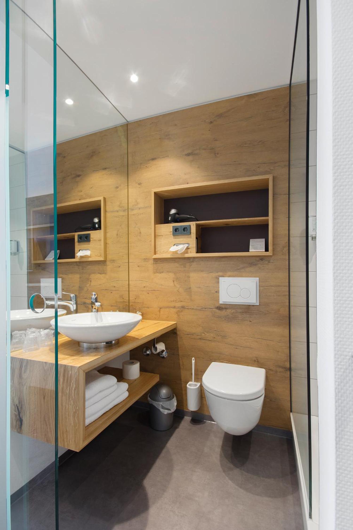 Deluxe Double Room with Balcony - Photo 6