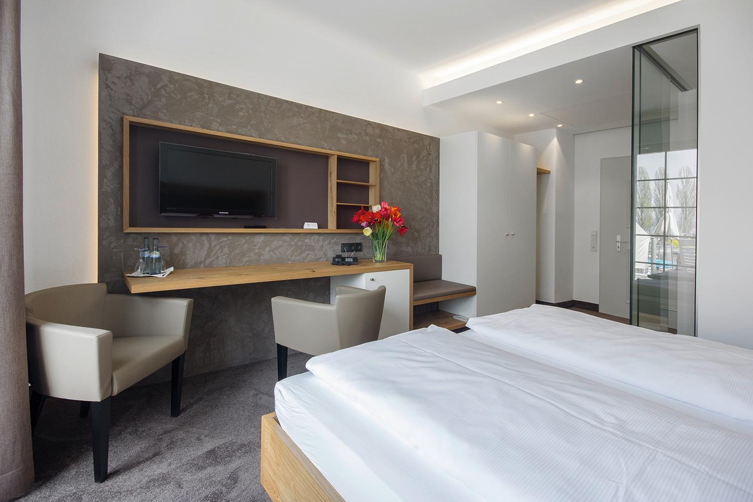 Deluxe Double Room with Balcony - Photo 3