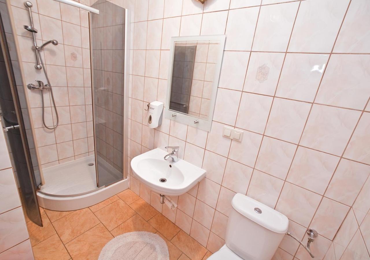 Economy Double Room - Photo 5
