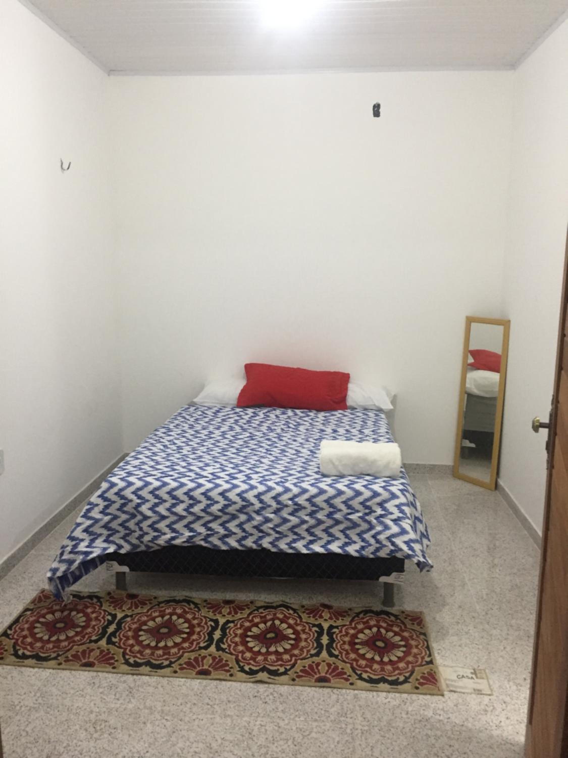 Quadruple Room with Private Bathroom - Photo 5