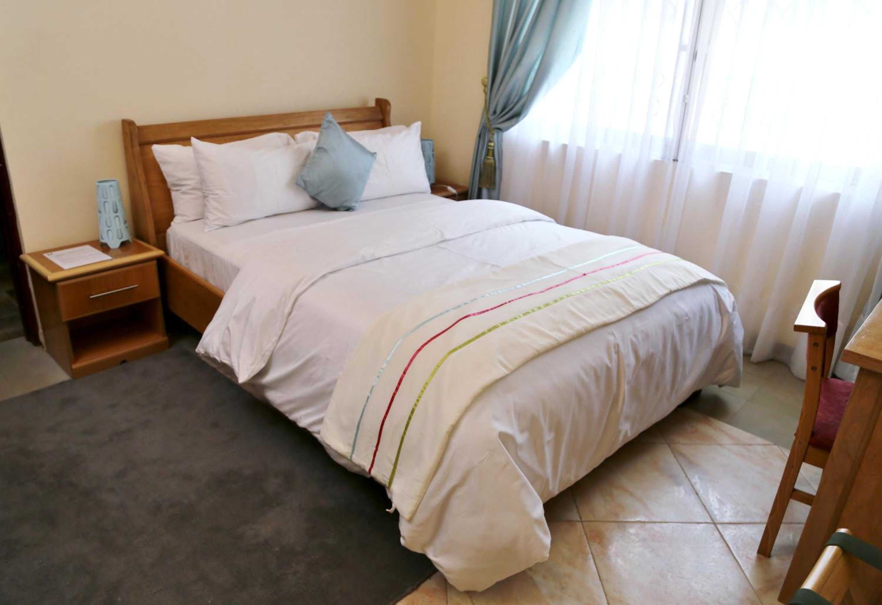 Standard Queen Room photo 3