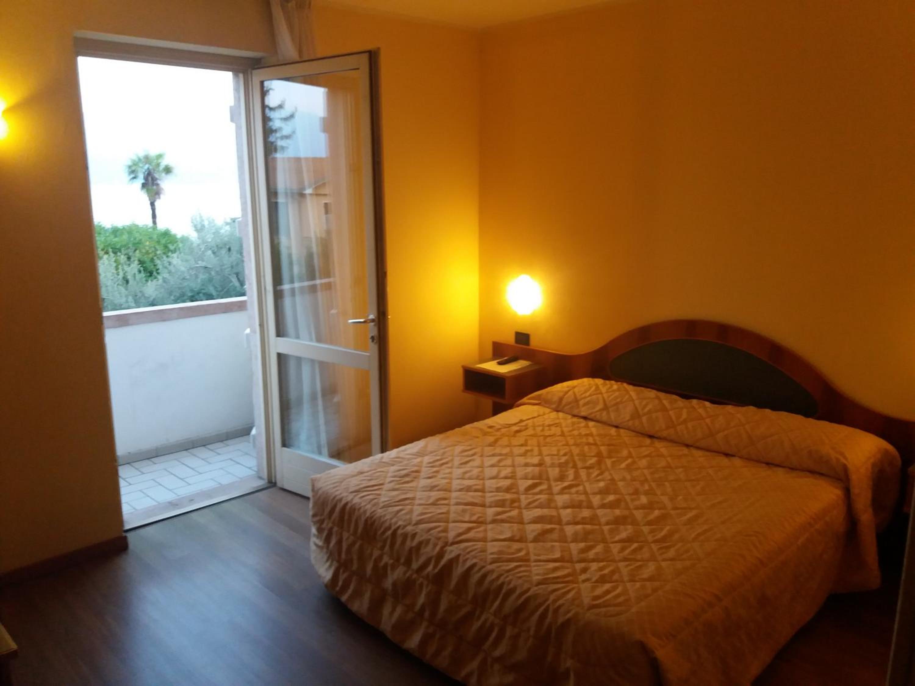 Superior Double Room with Balcony and Lake View