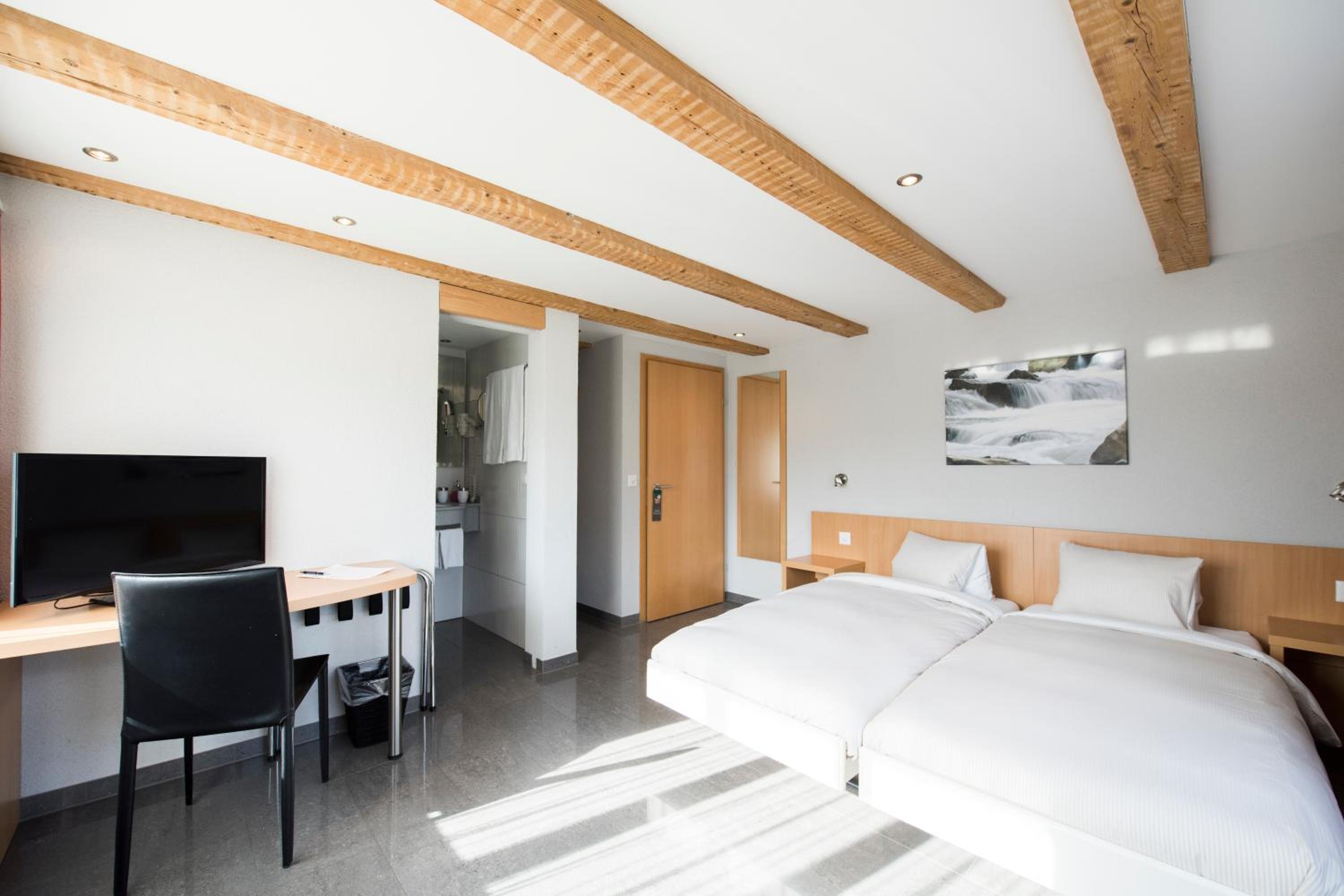 Double Room with Private Bathroom photo 1