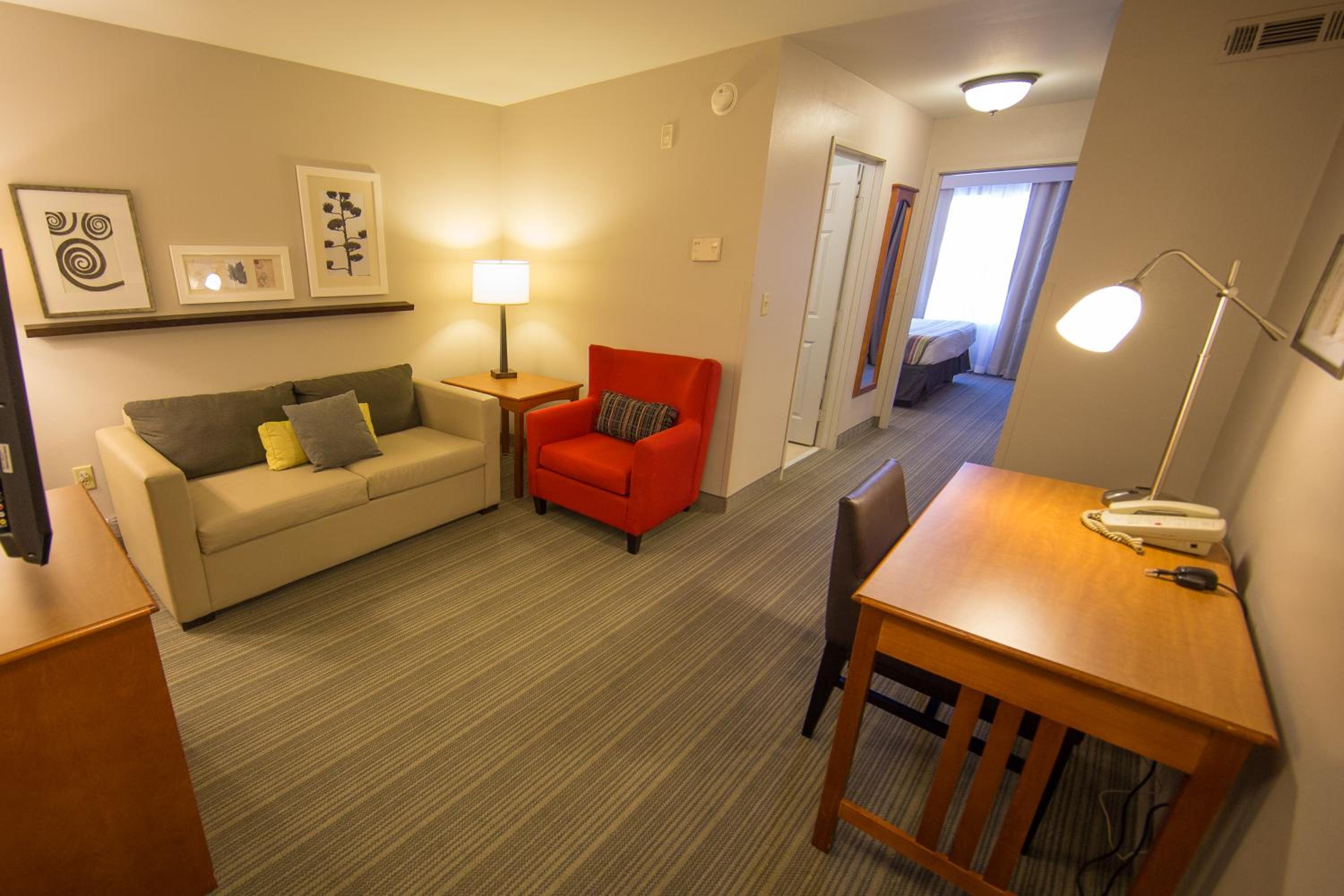 One-Bedroom King Suite - Non-Smoking - Photo 6